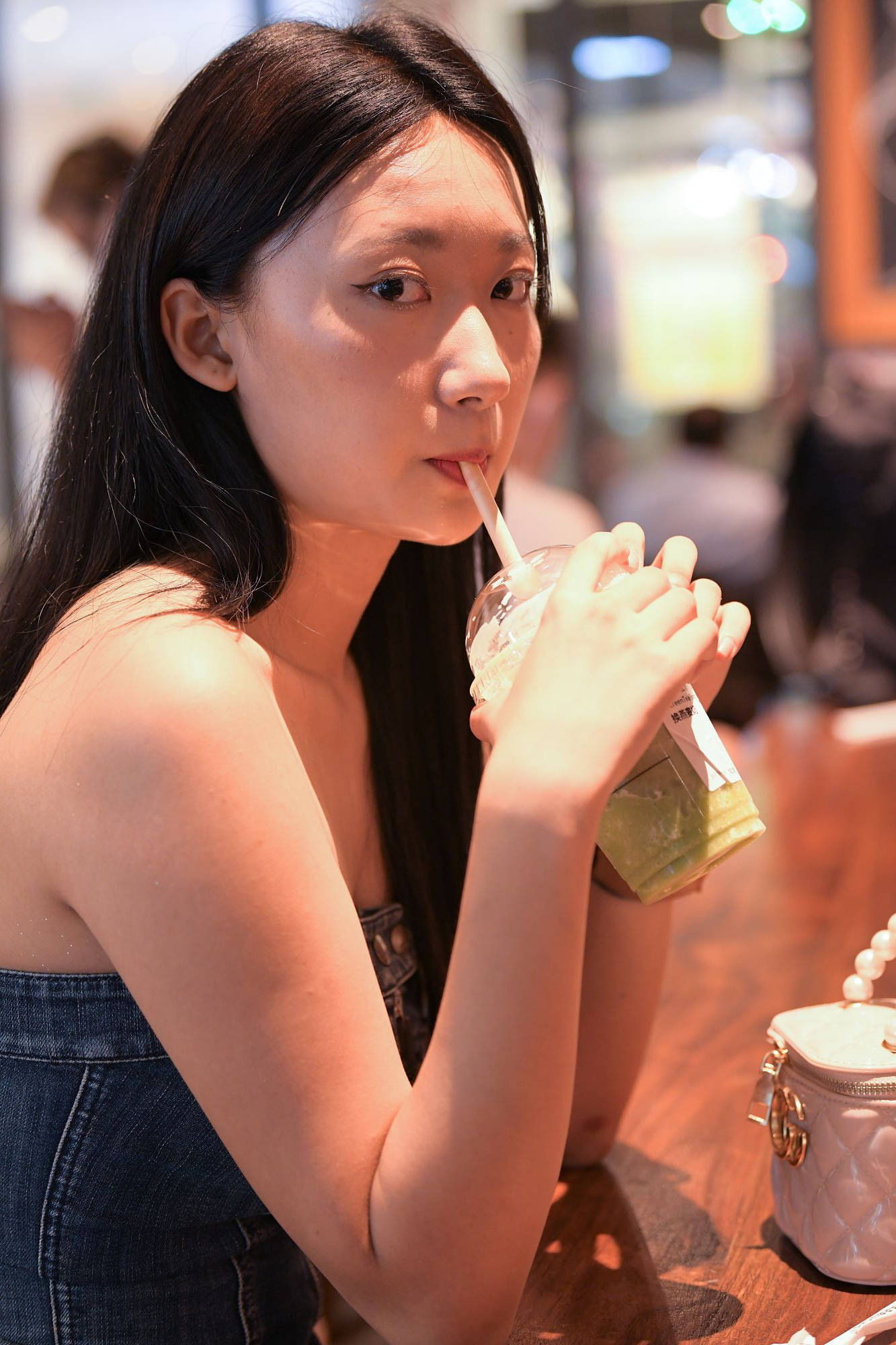 细腰宽屯牛仔裙美女【视频+套图】