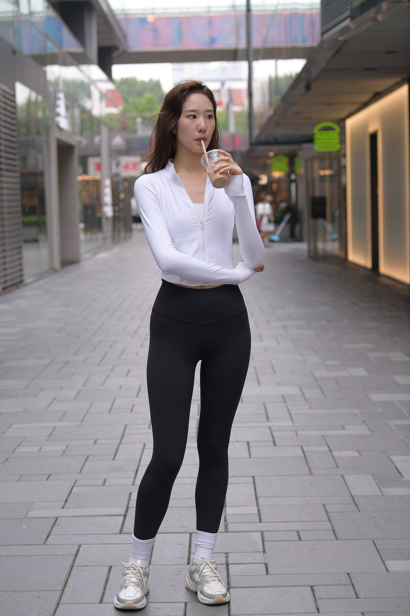 黑色瑜伽裤运动美女【视频+套图】