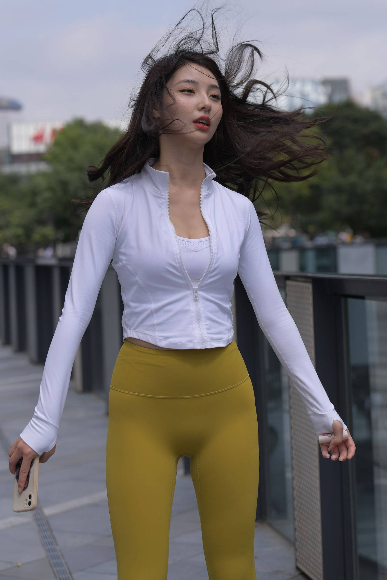 健身房里的黄色紧身美女【视频+套图】