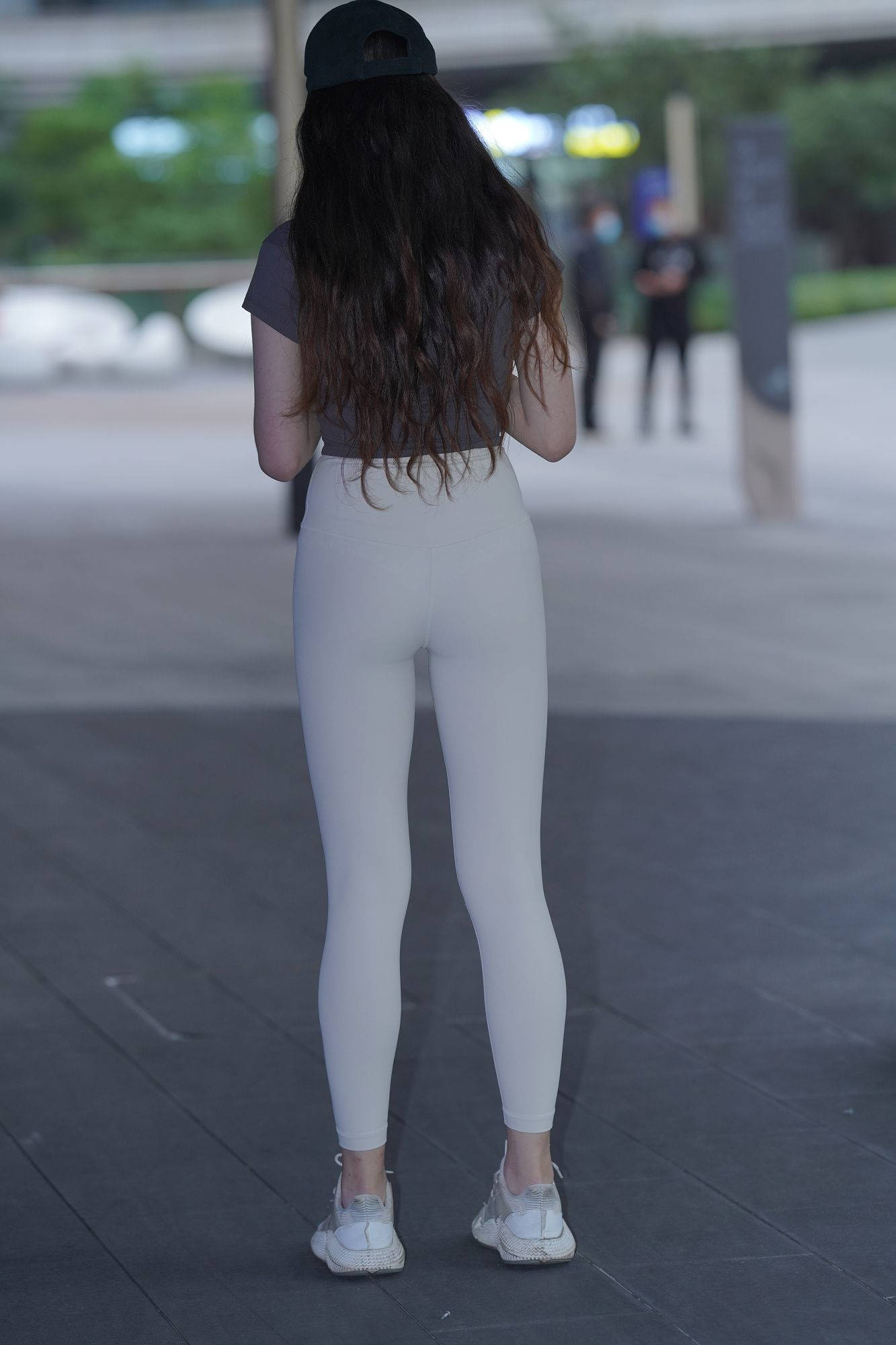 白色瑜伽裤健身女生【视频+套图】