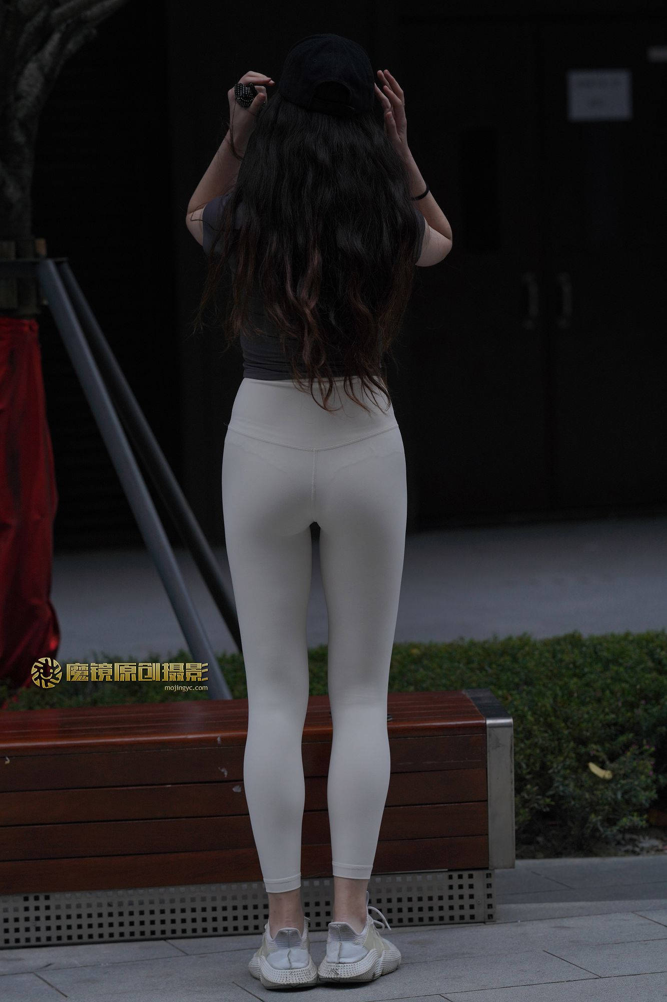 白色瑜伽裤健身女生【视频+套图】