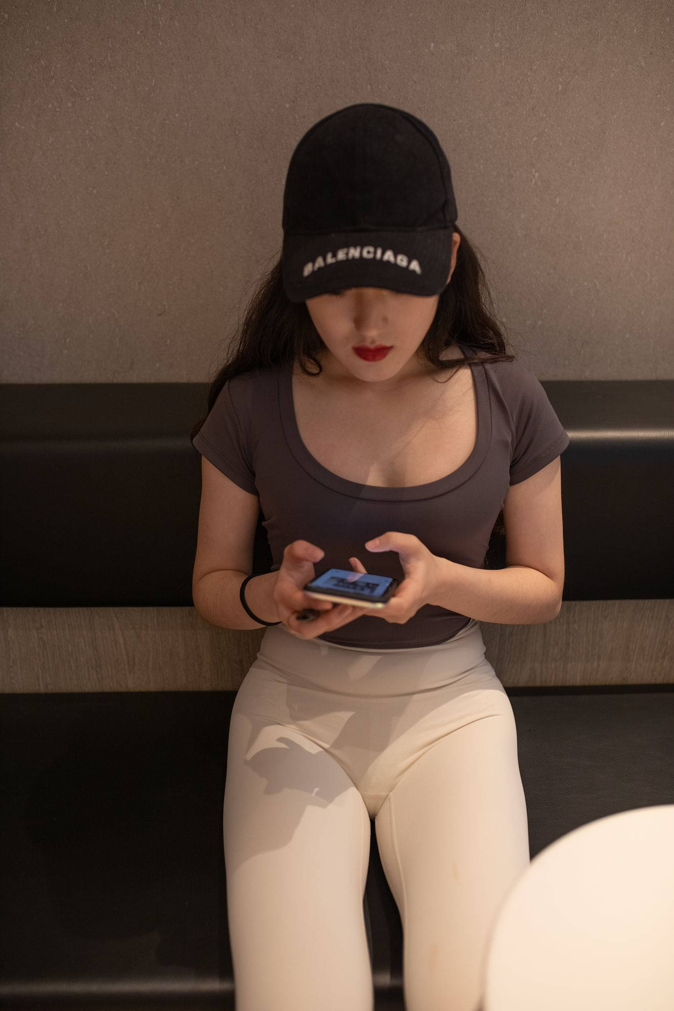 白色瑜伽裤健身女生【视频+套图】