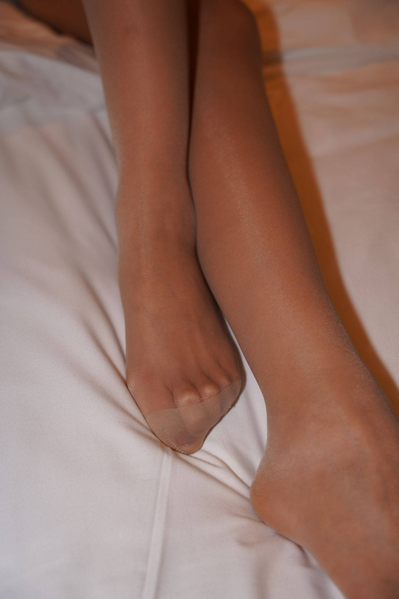 j店床上的热裤丝袜美女【视频+套图】