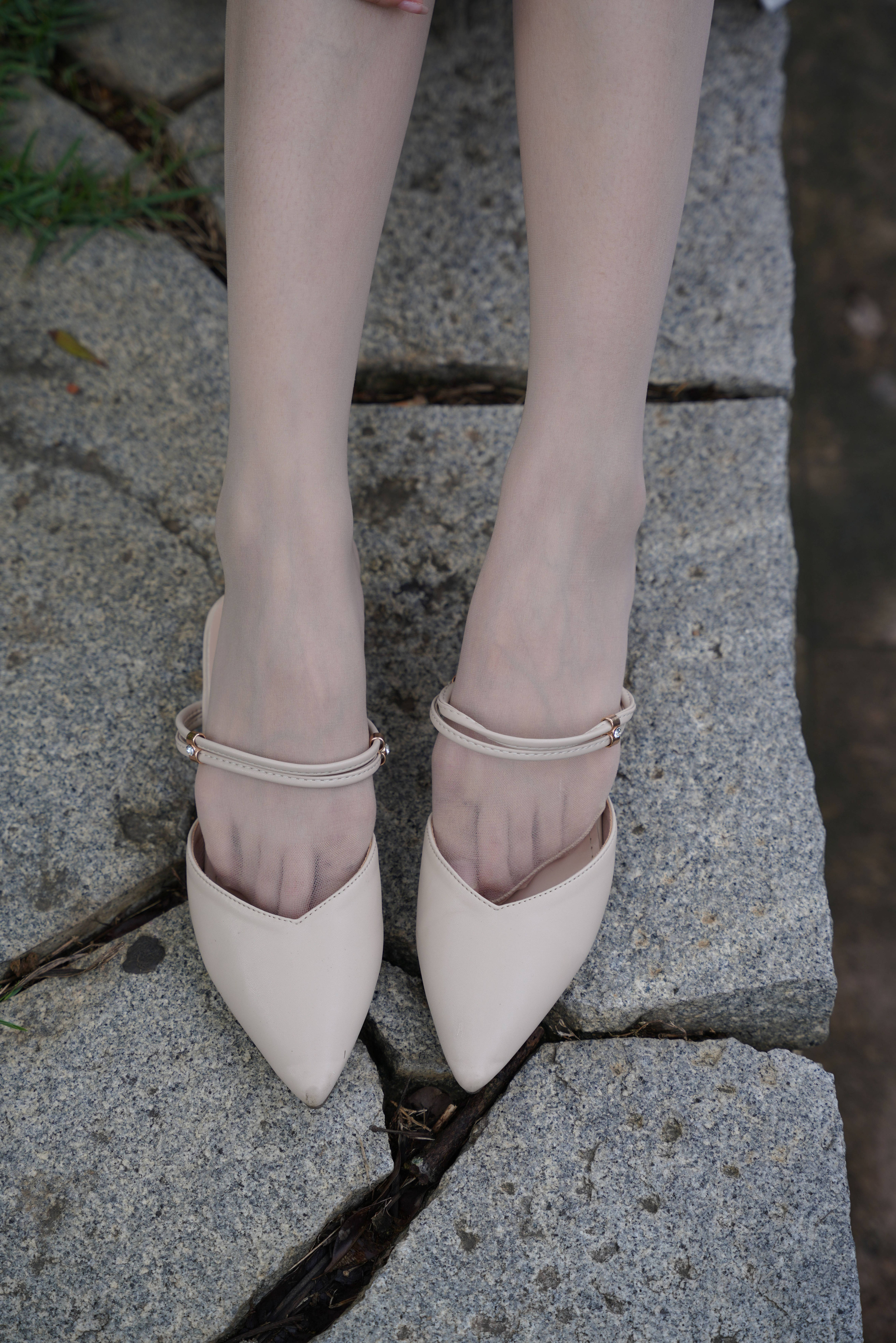 白裙Rou丝小姐姐4K【套图+视频】