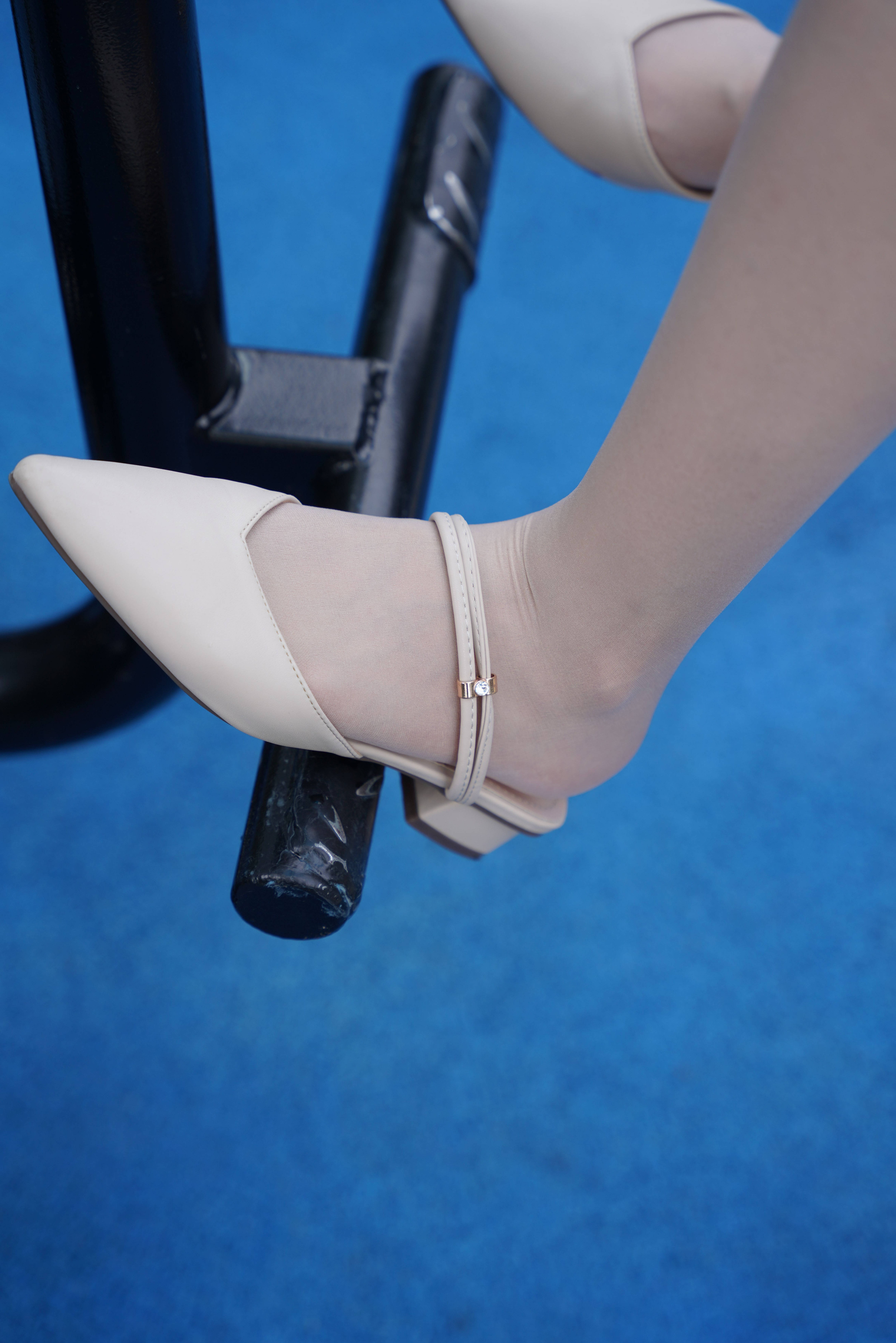 白裙Rou丝小姐姐4K【套图+视频】