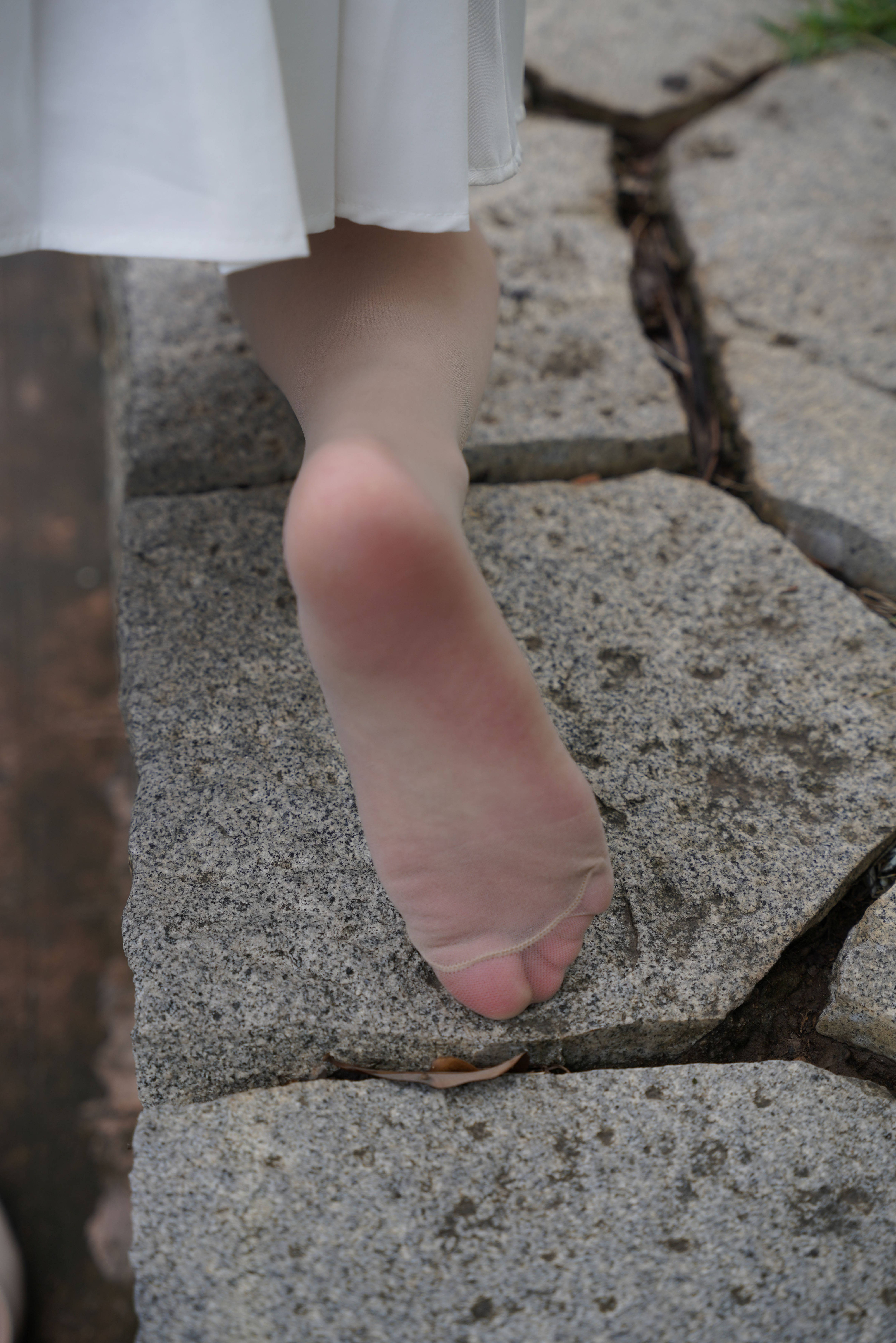 白裙Rou丝小姐姐4K【套图+视频】