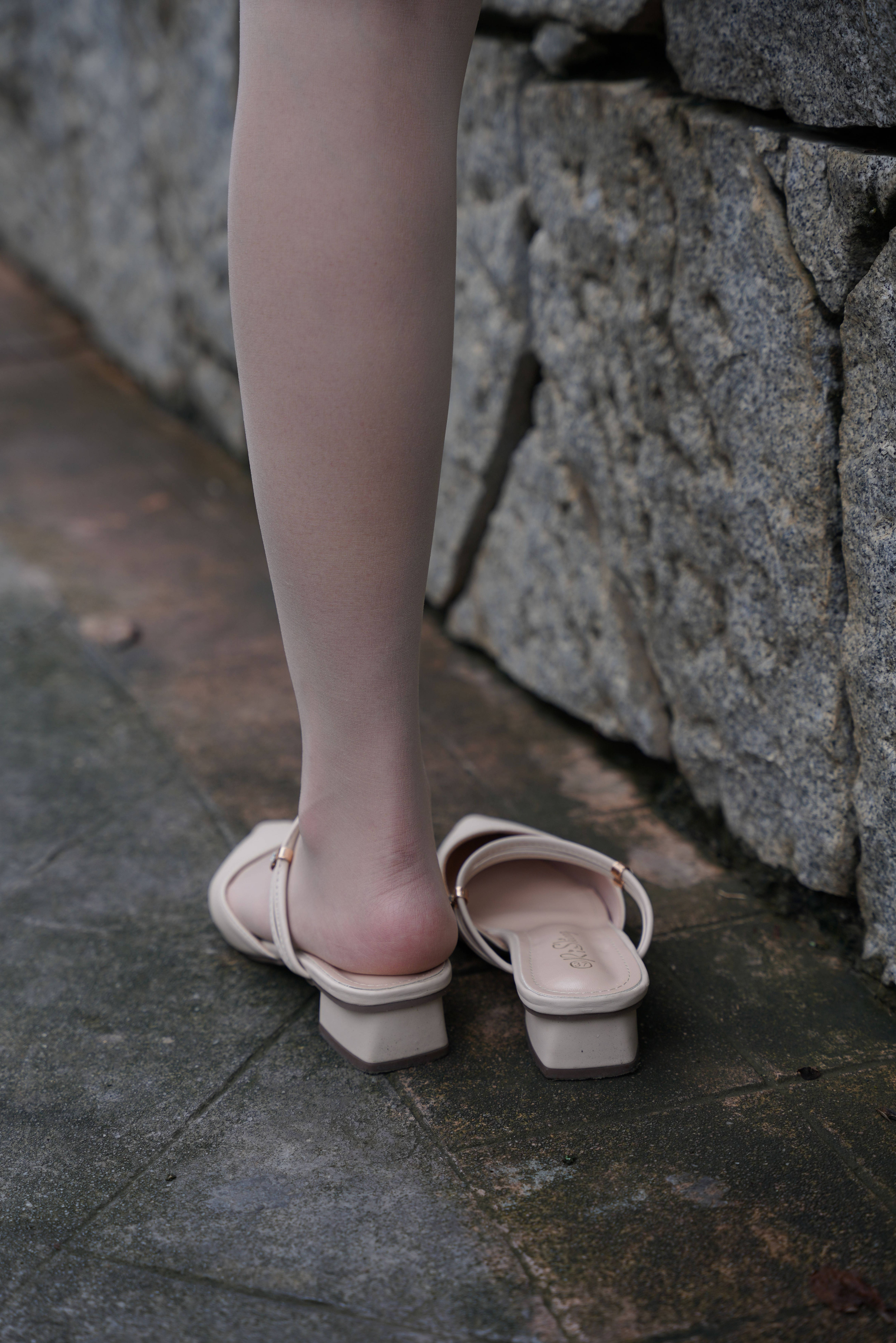 白裙Rou丝小姐姐4K【套图+视频】