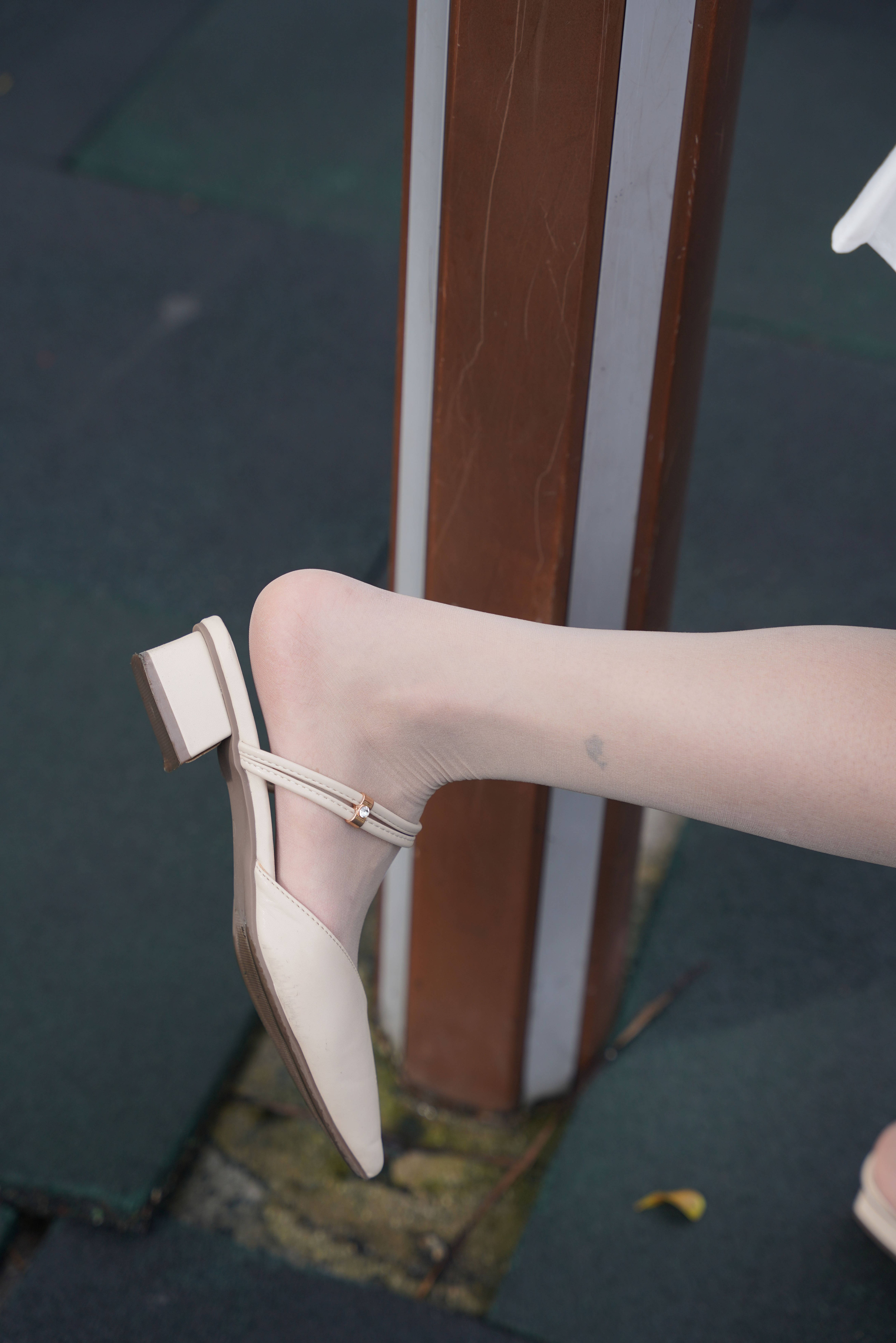 白裙Rou丝小姐姐4K【套图+视频】