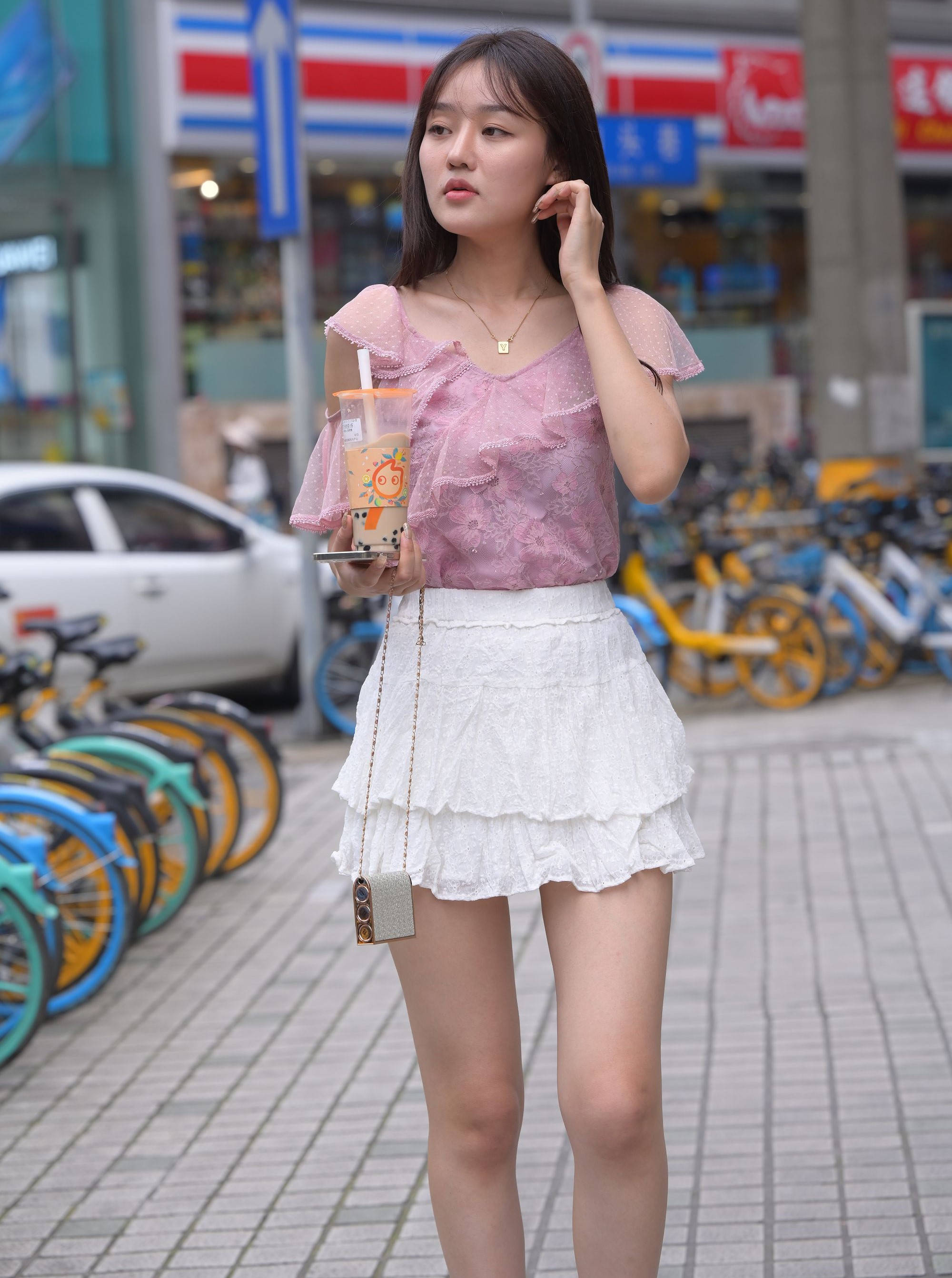 [套图+视频]白百褶裙美女