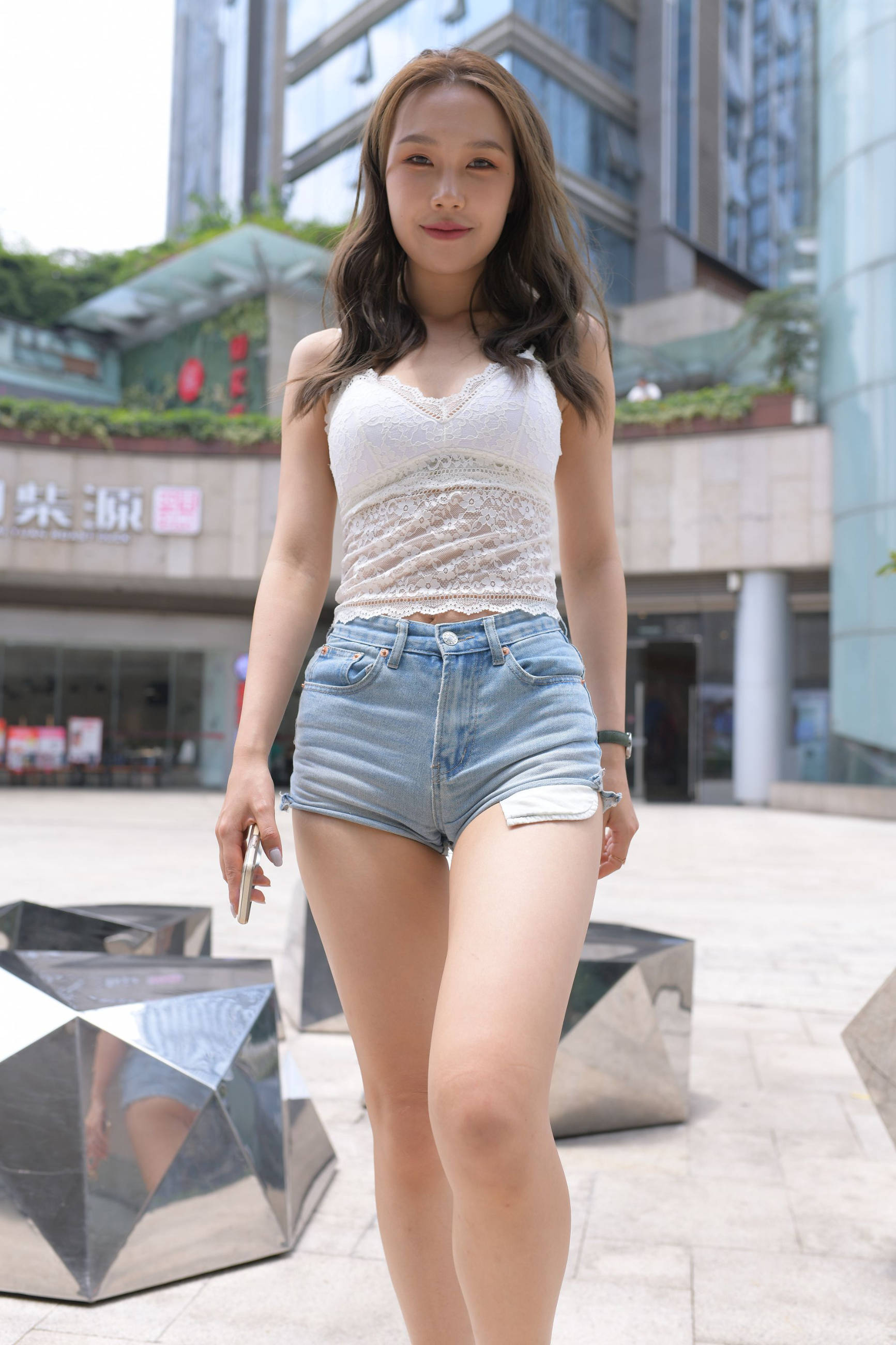 [套图+视频]翘臀青春靓丽热裤女孩