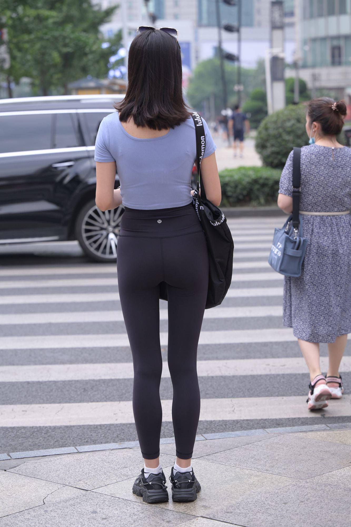 [套图+视频]听说黑色紧身牛仔裤最骚