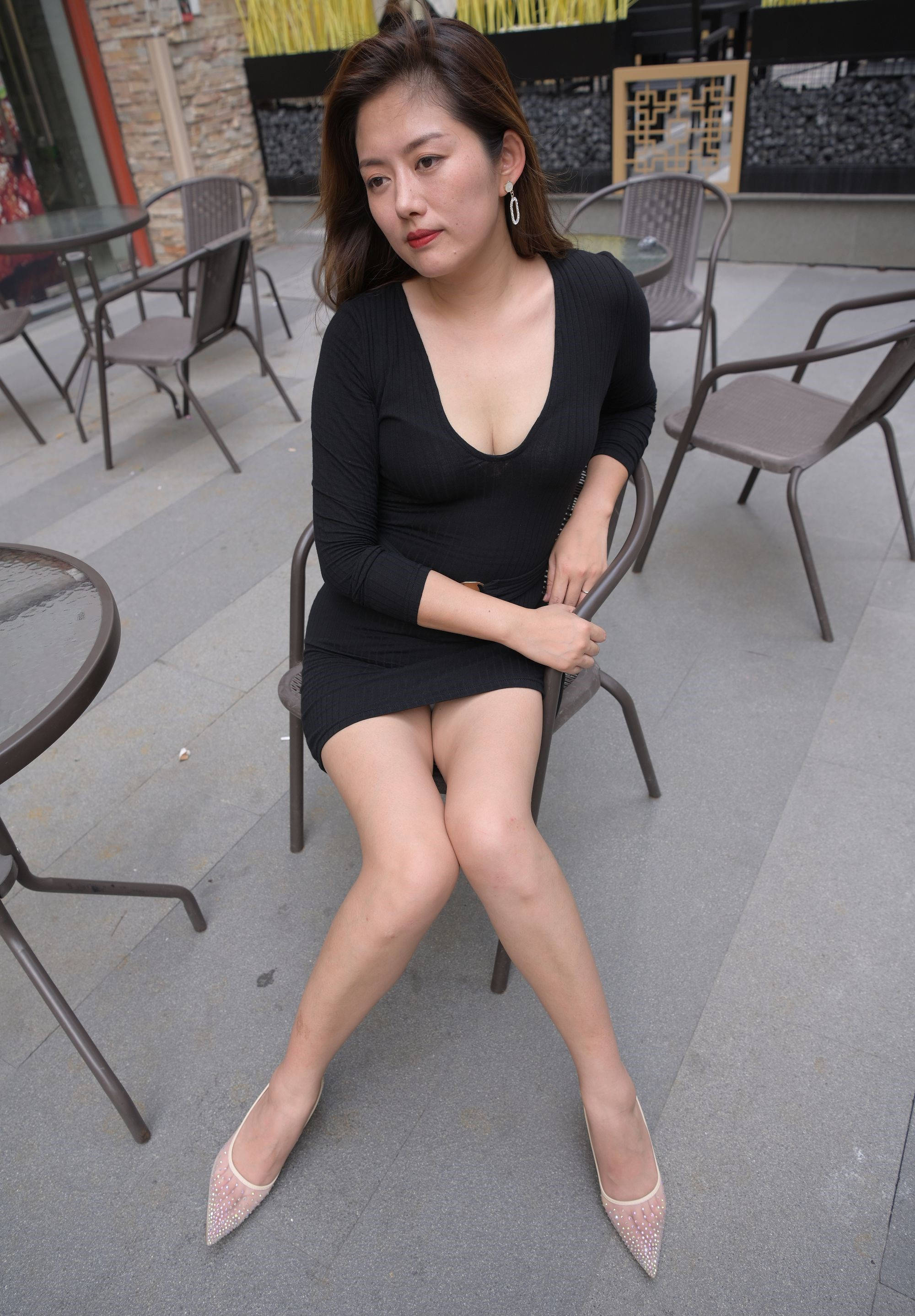 【视频+套图】风韵犹存的黑色包臀裙美少妇