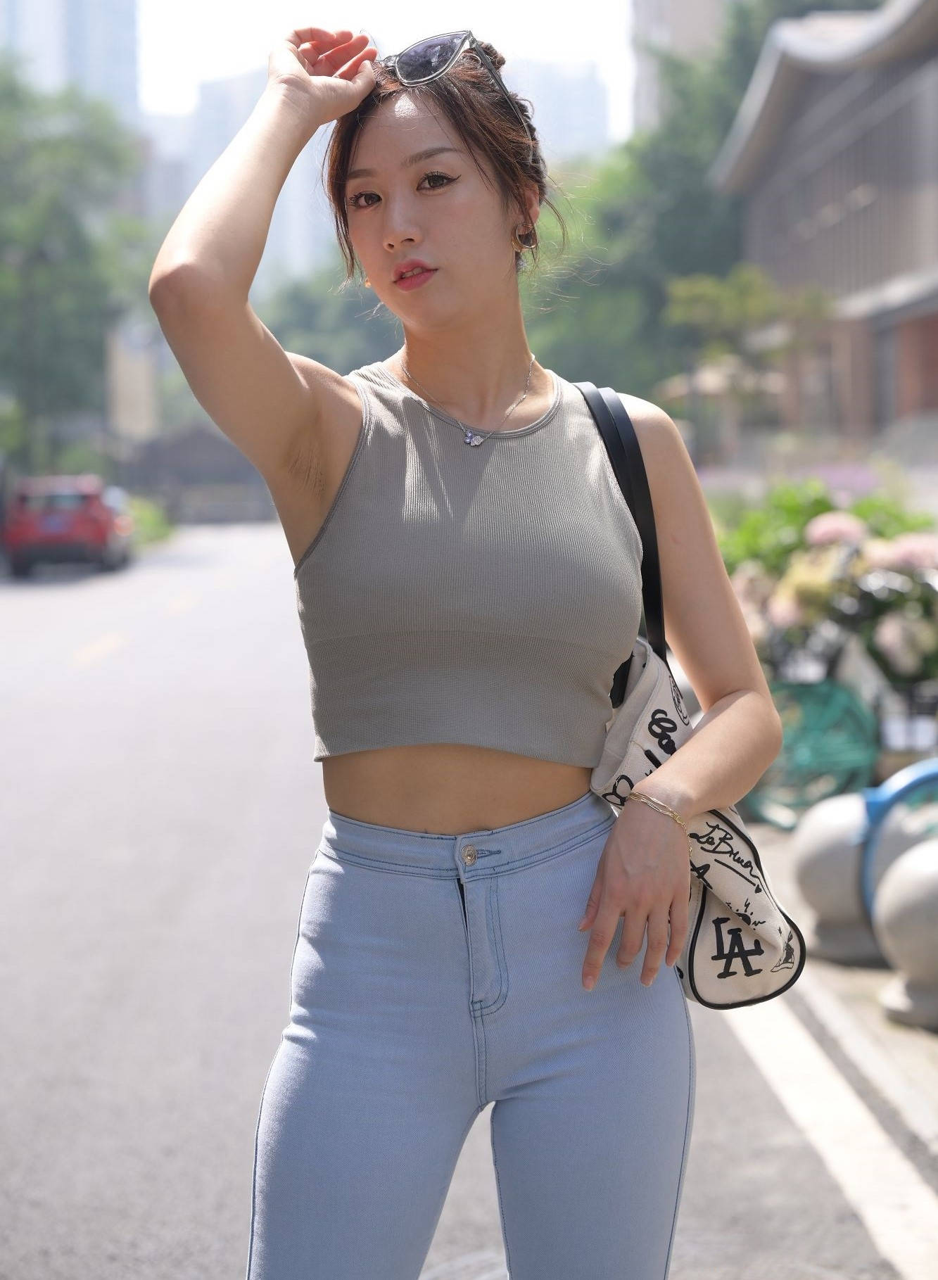 【视频+套图】习惯独行-浅蓝色宽屯牛仔裤