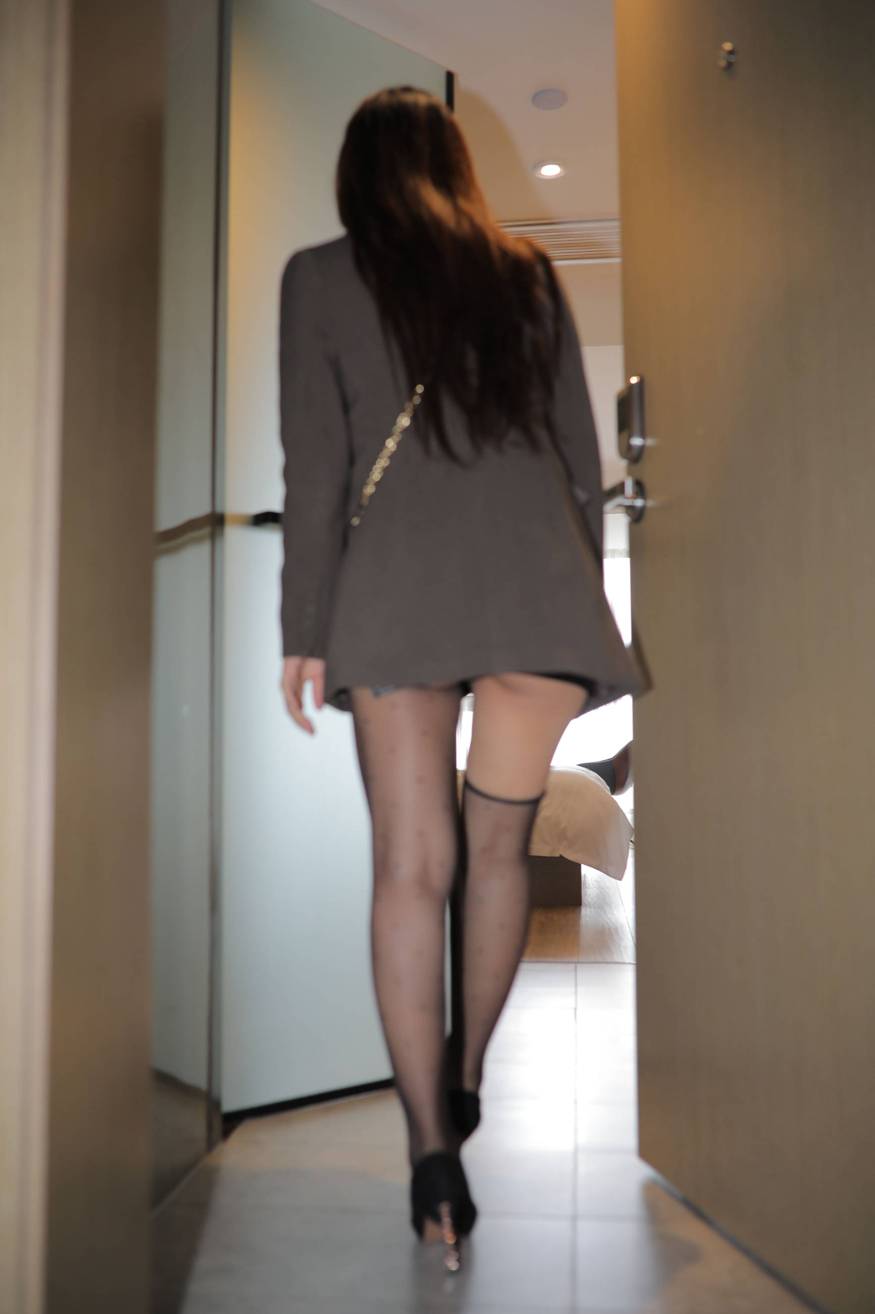 【套图+视频】酒店里的黑丝