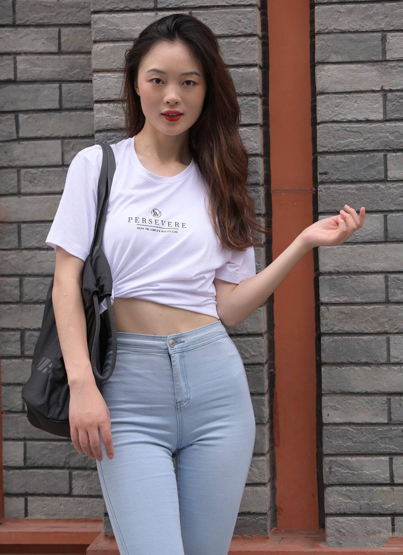 【视频+套图】浅色圆润丰臀部牛仔裤