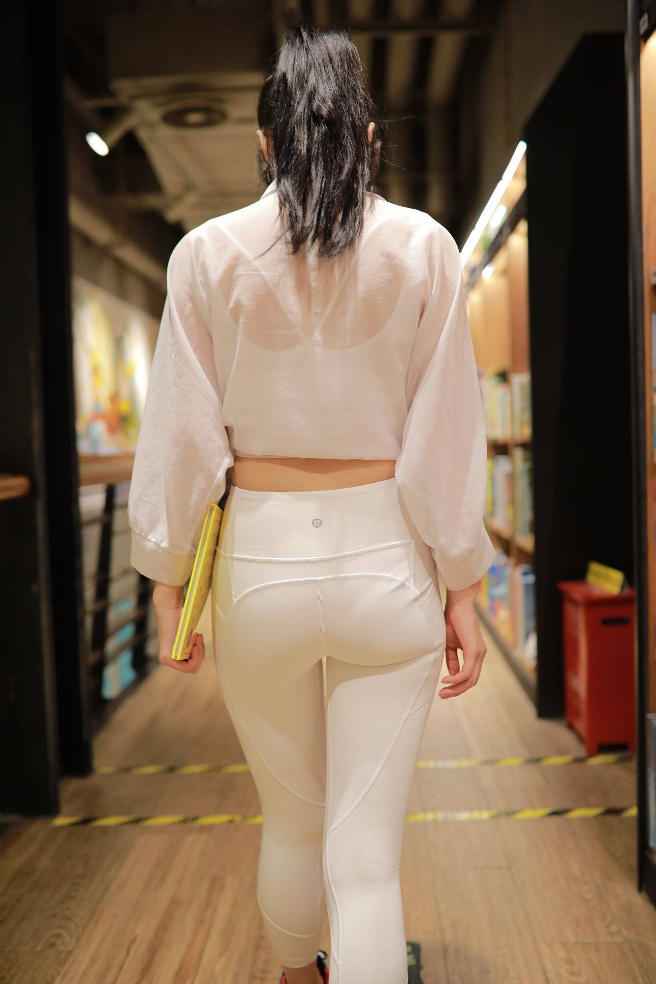 【视频+套图】H形腰白色瑜伽裤女孩