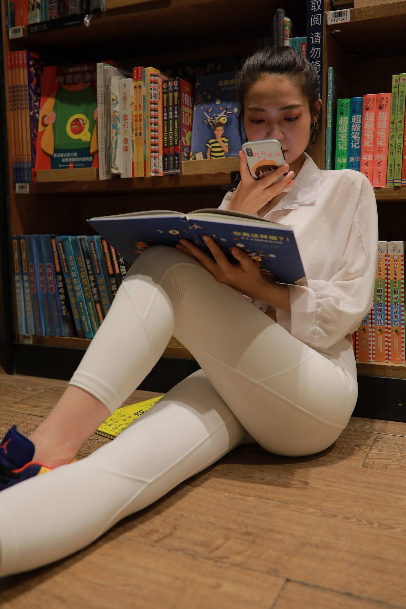 【视频+套图】H形腰白色瑜伽裤女孩