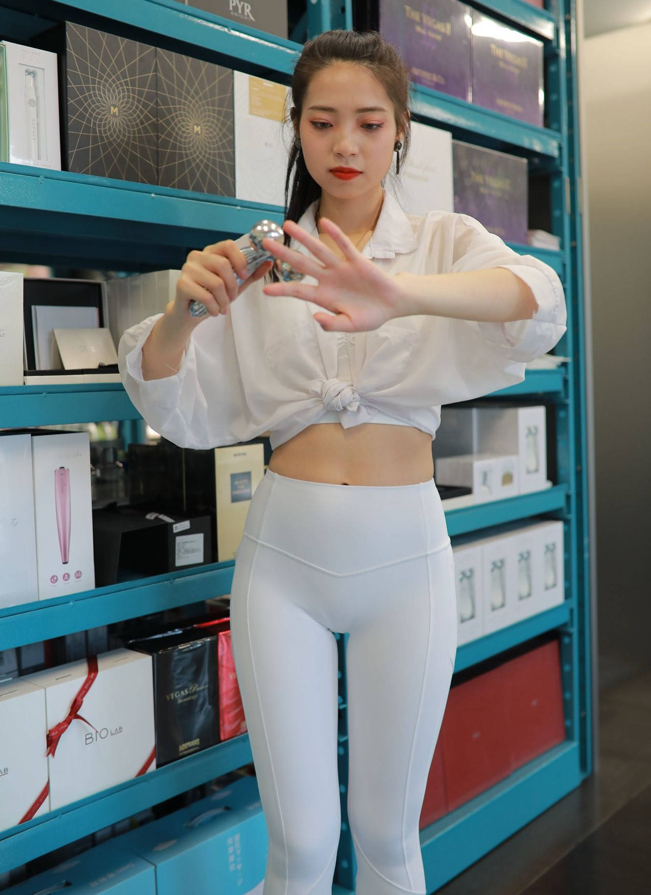 【视频+套图】H形腰白色瑜伽裤女孩