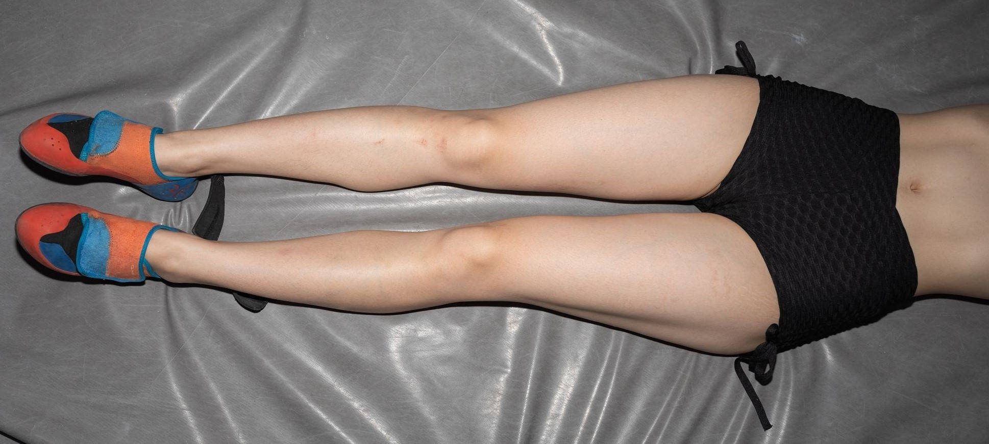 【套图+视频】攀岩的热裤美女