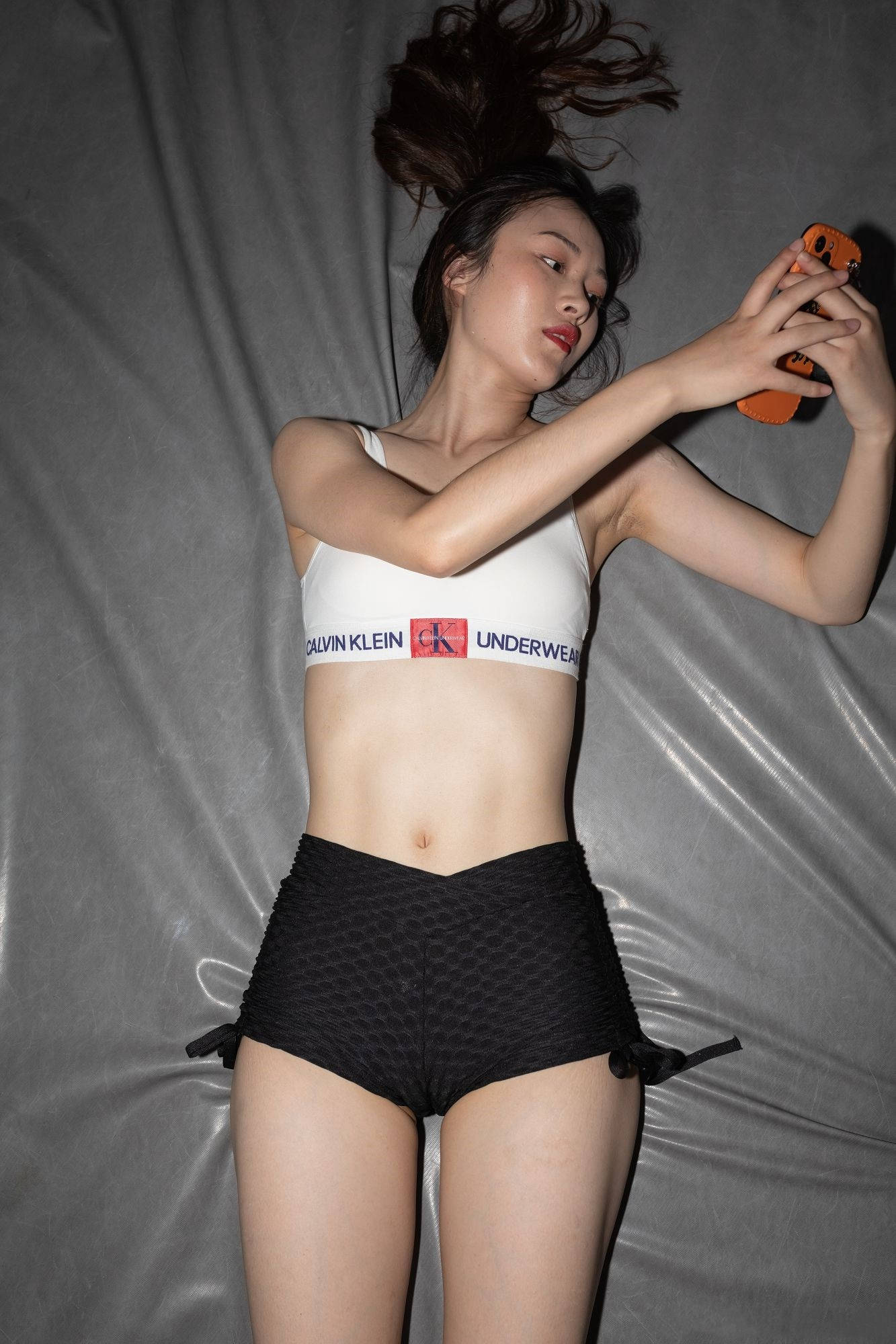 【套图+视频】攀岩的热裤美女