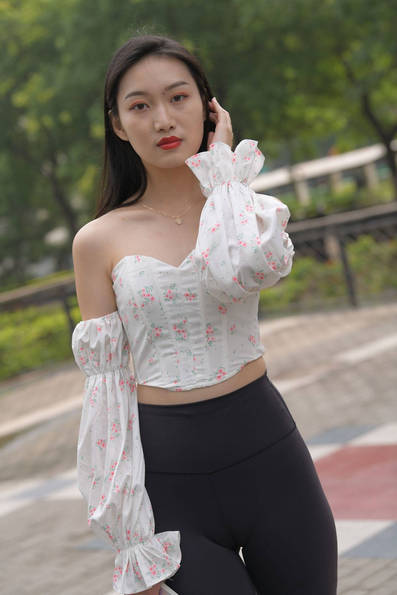 【视频+套图】碎花抹胸紧身裤美女