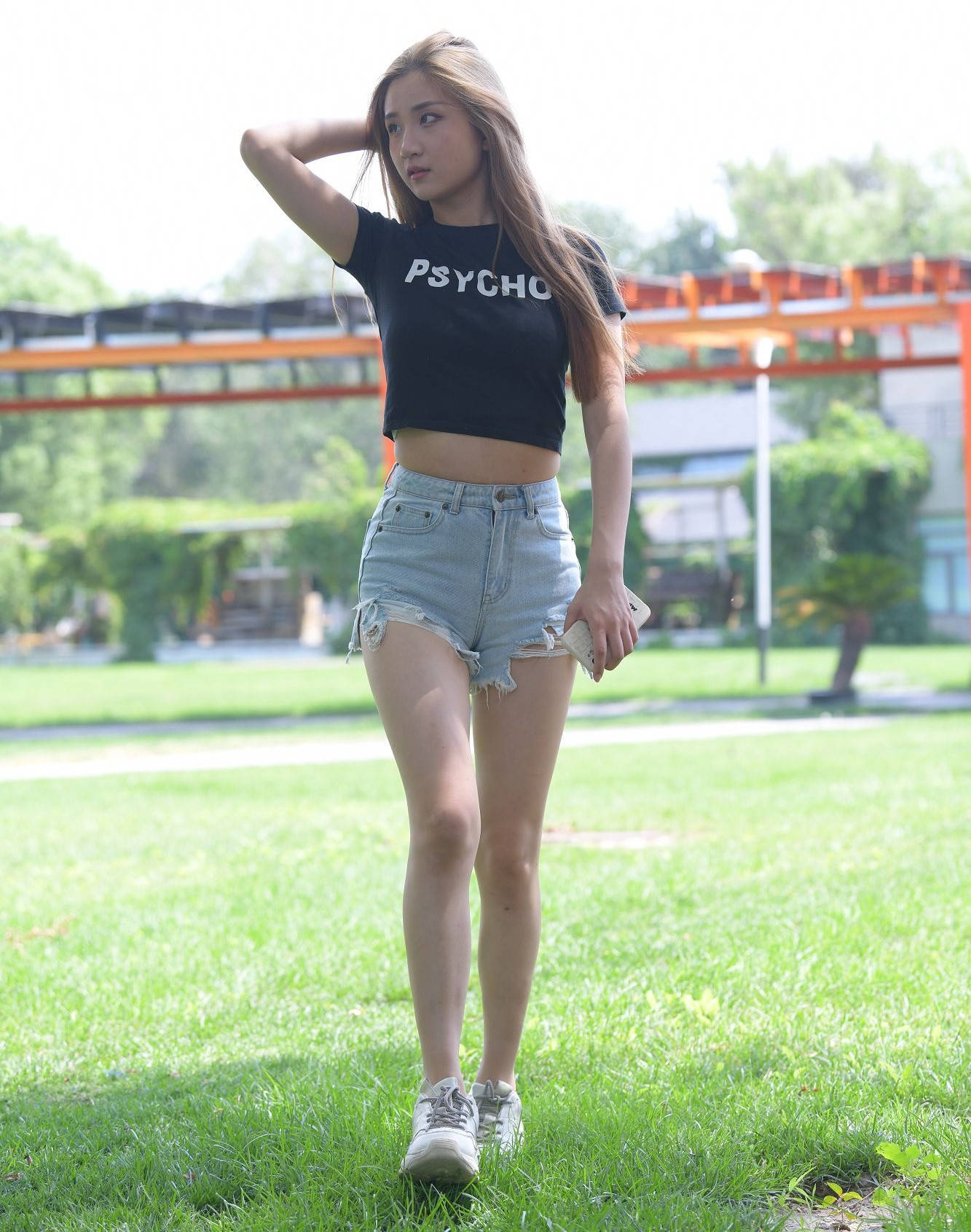 【视频+套图】蓝色牛仔热裤女孩