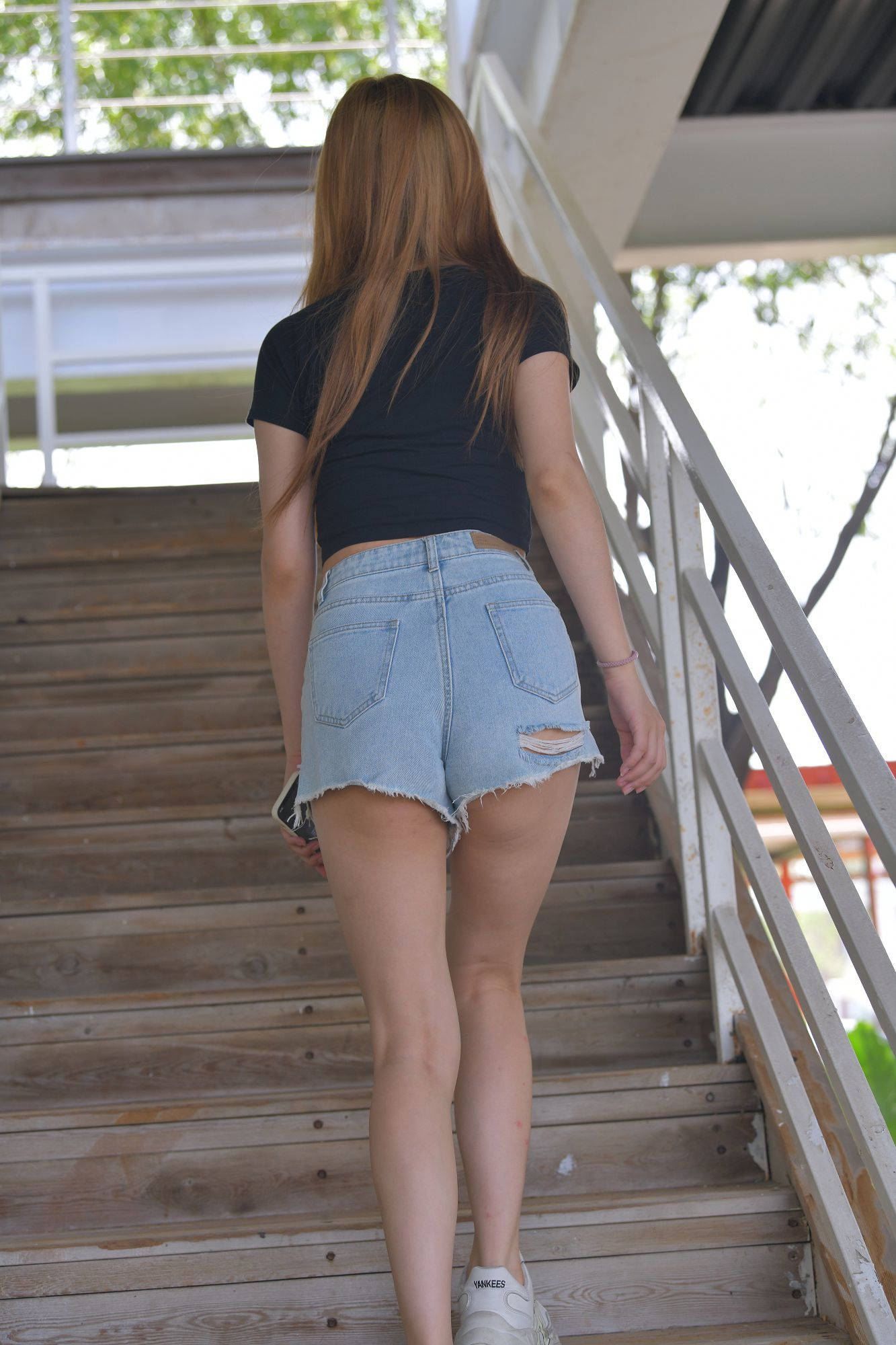 【视频+套图】蓝色牛仔热裤女孩