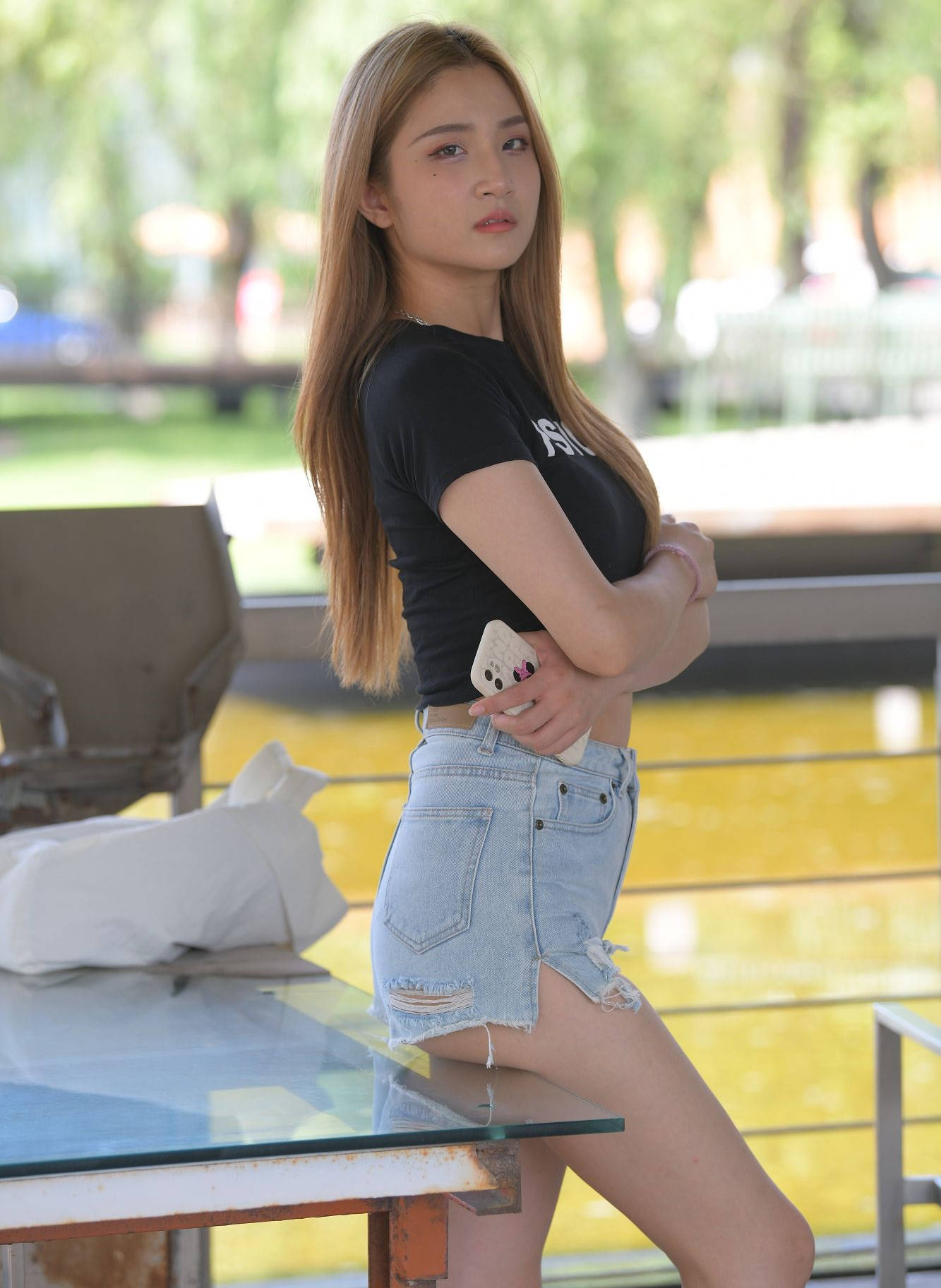 【视频+套图】蓝色牛仔热裤女孩