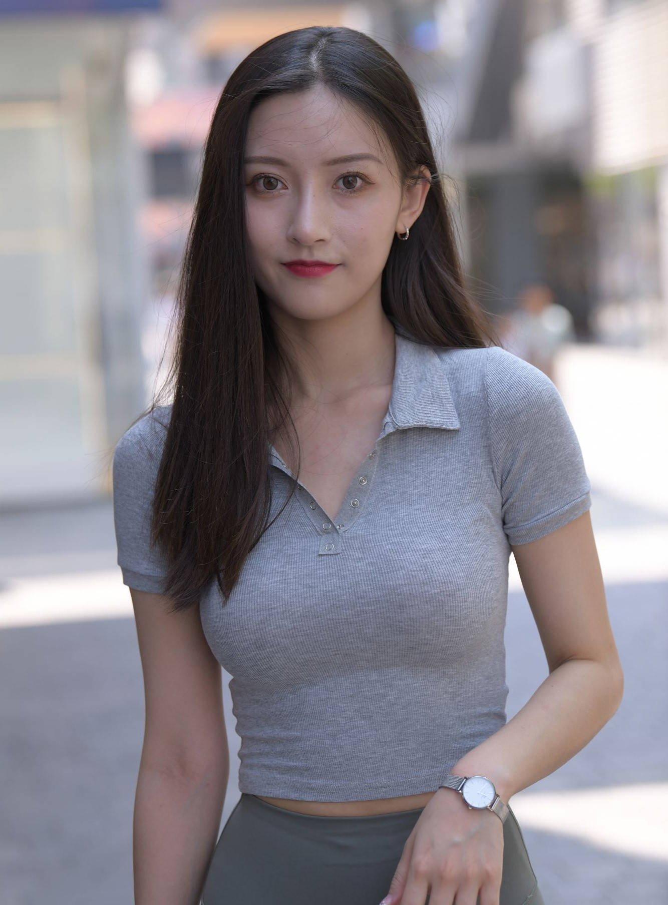 【视频+套图】细腰紧身裤上围丰满美少女