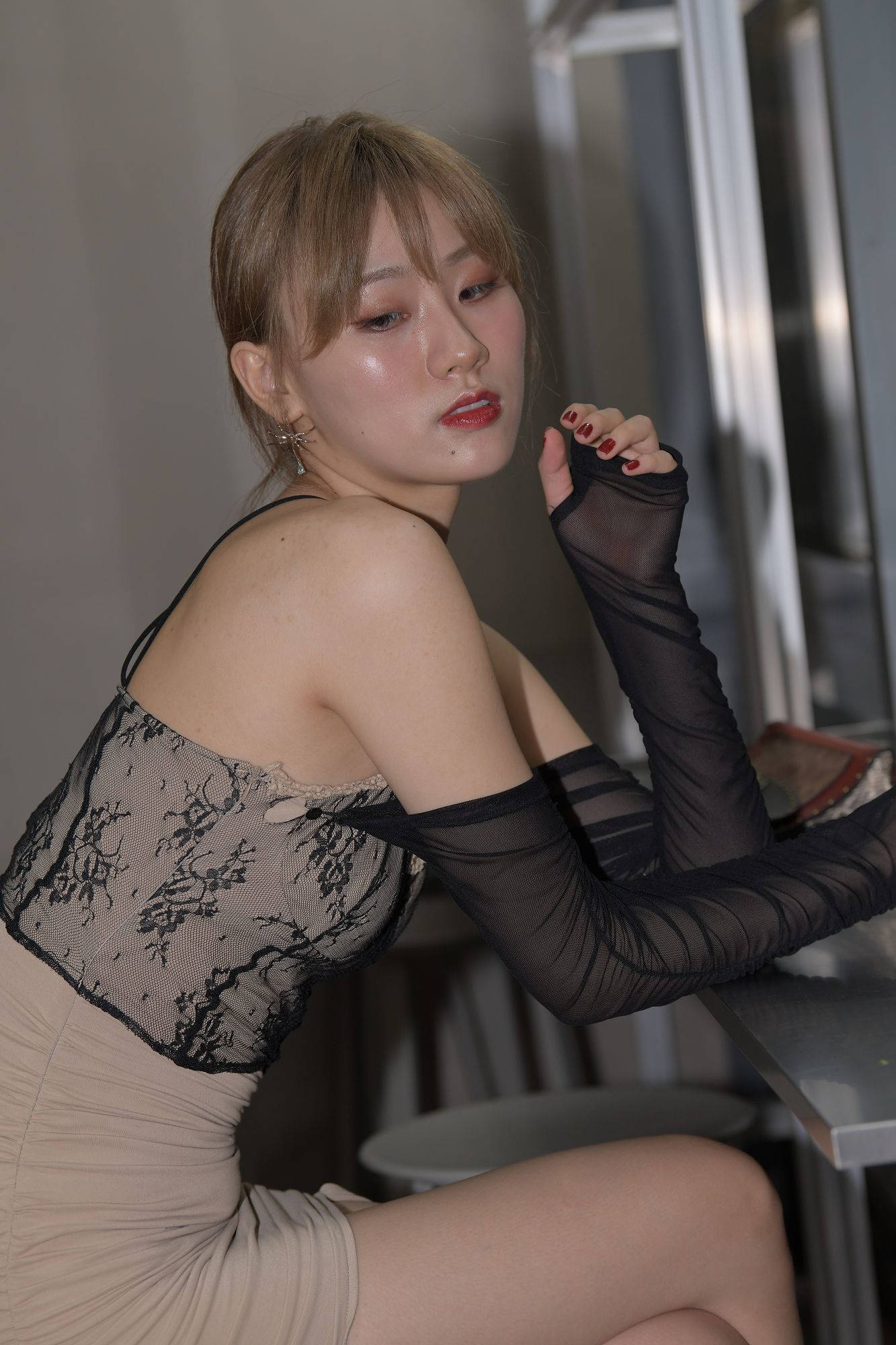 【视频+套图】吊带肉色包臀裙美女