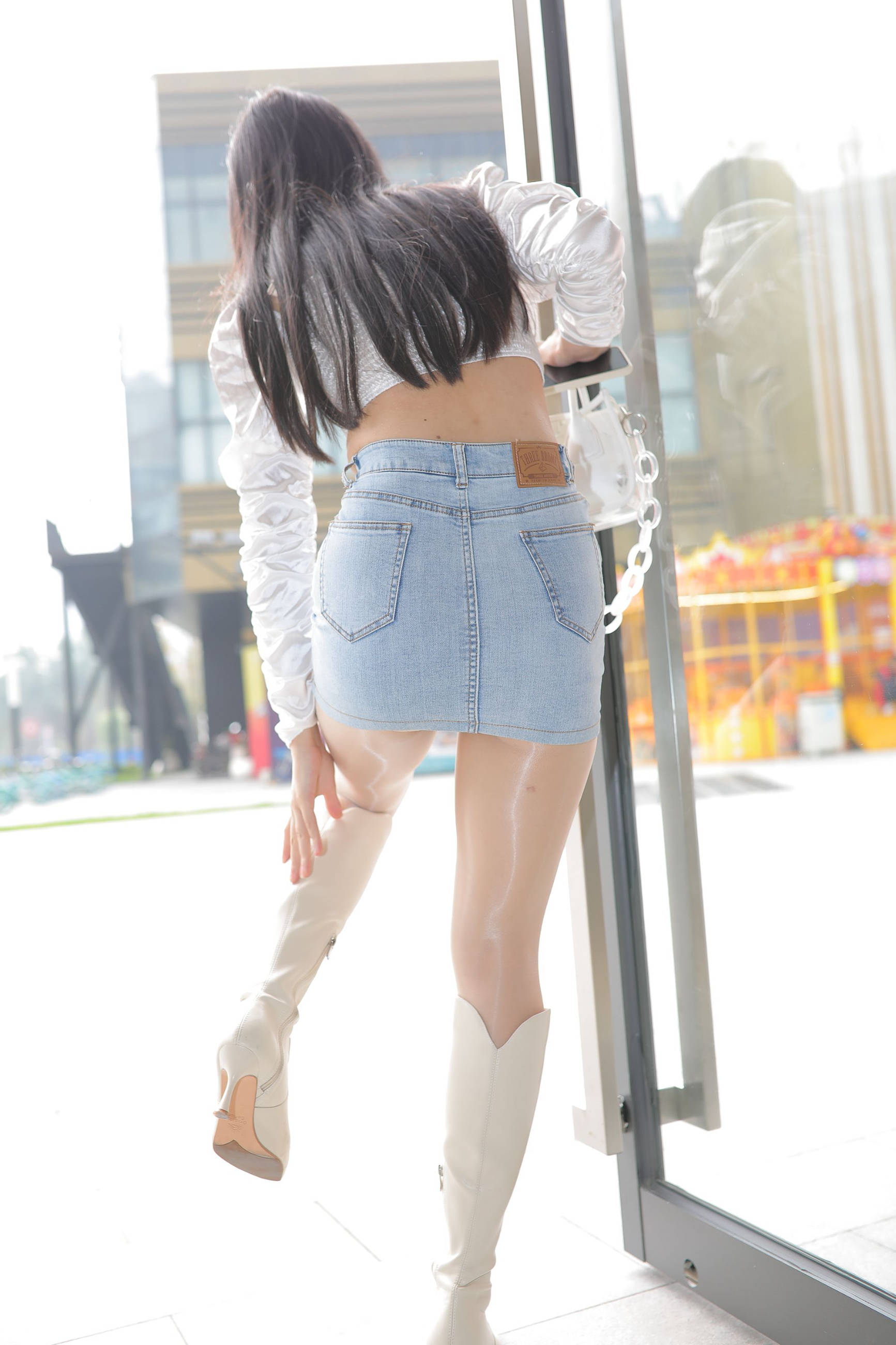 【视频+套图】高亮肉丝蓝色超短裙美女