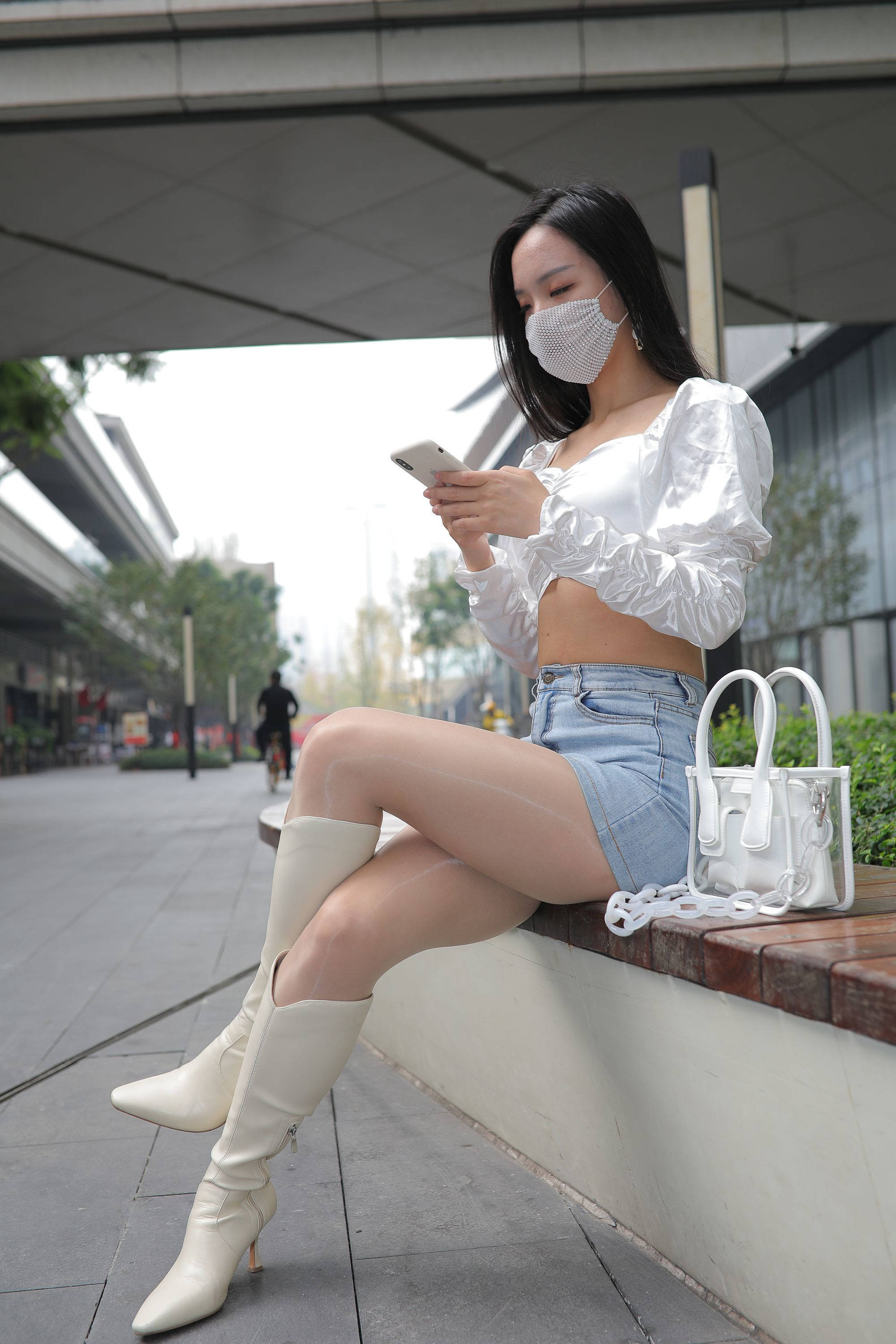 【视频+套图】高亮肉丝蓝色超短裙美女