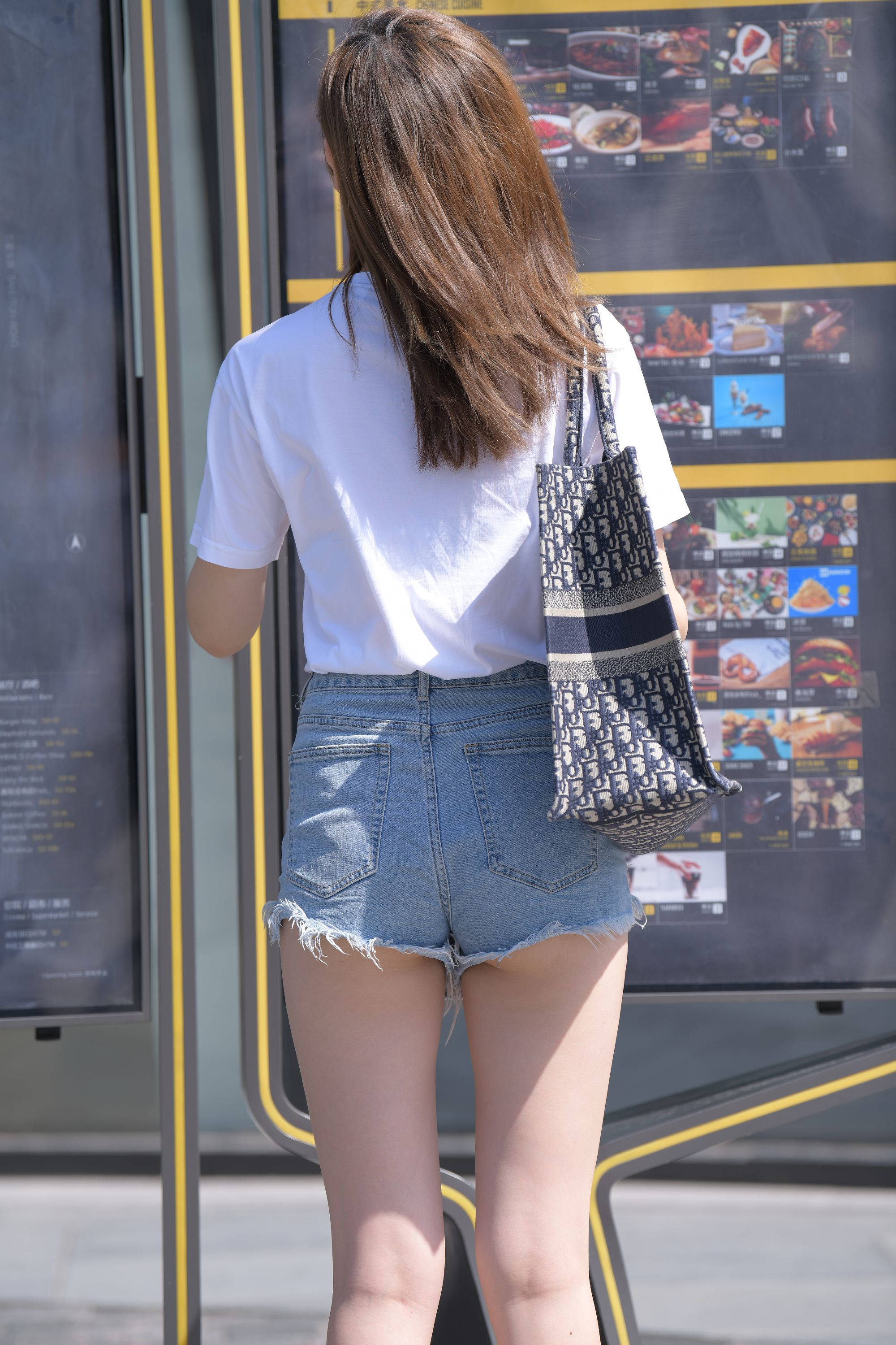 【视频+套图】街头遇到的牛仔短裤美女