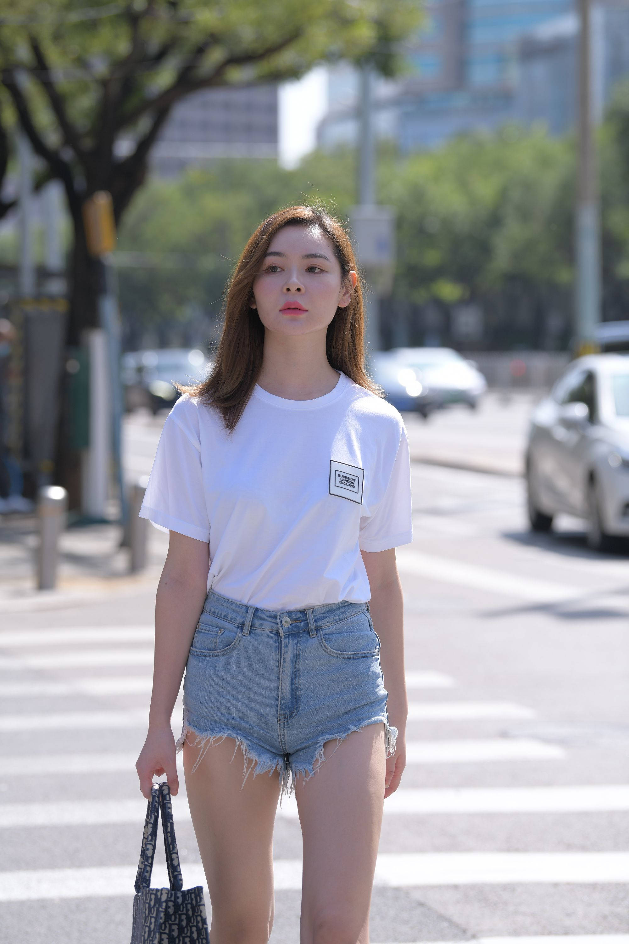 【视频+套图】街头遇到的牛仔短裤美女