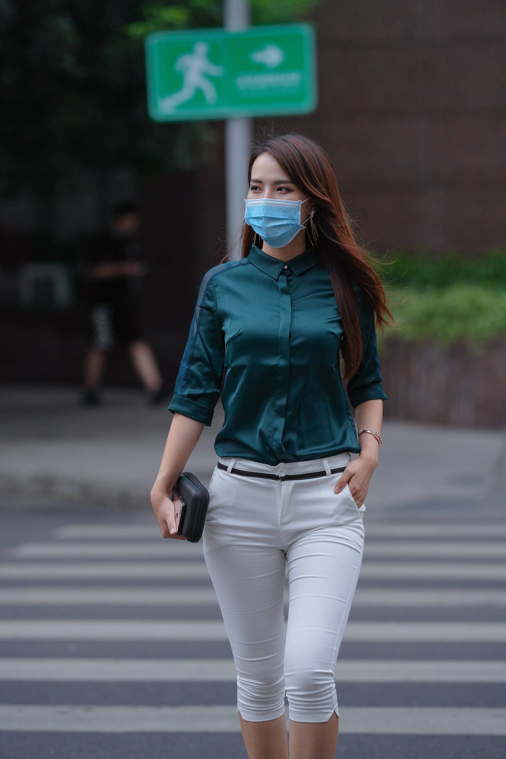 【套图+视频】美女在家穿着白色浅透紧身库