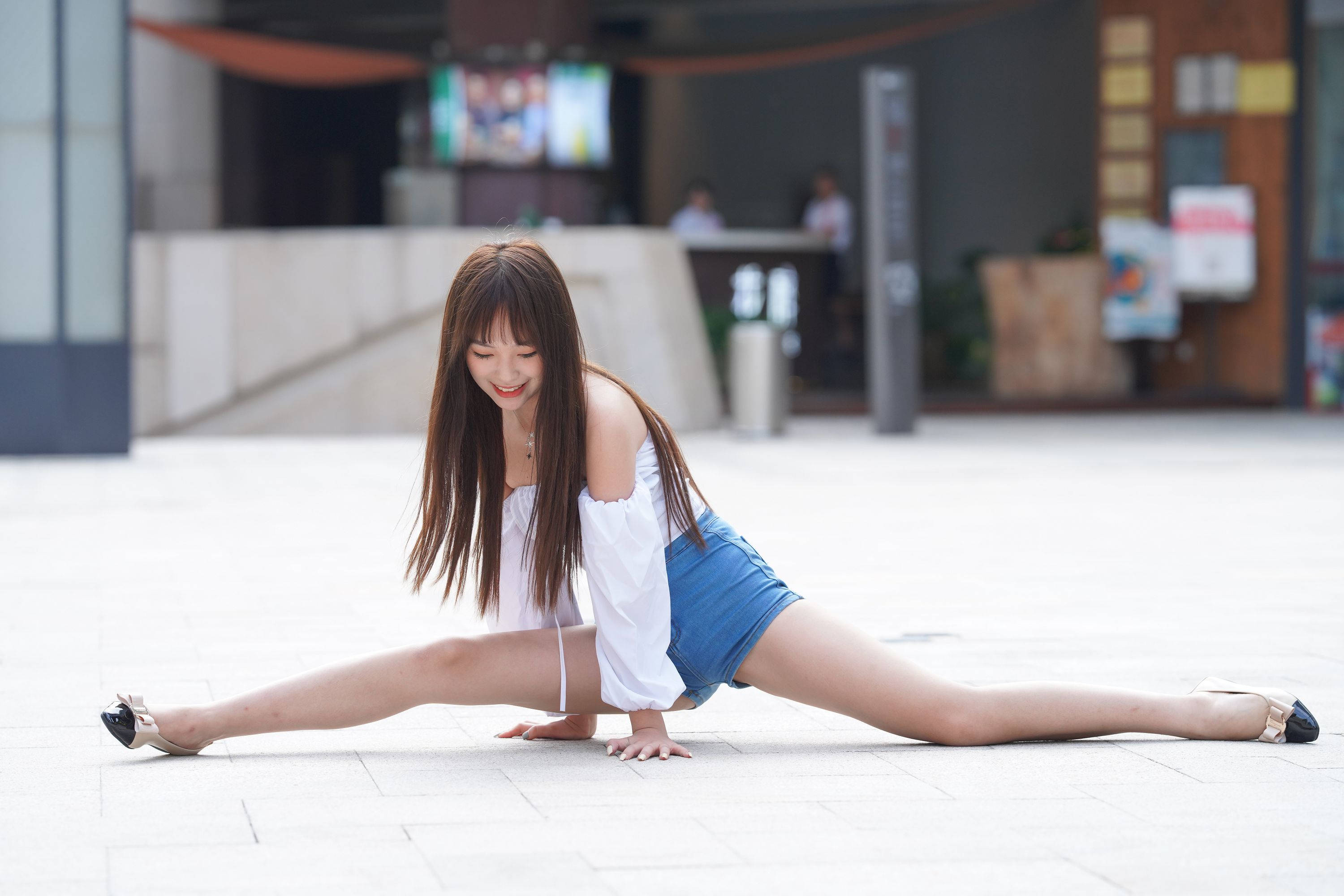 【套图+视频】清新可爱的热裤女孩