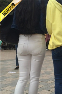 清秀的紧身白裤长发美女[MP4/2GB]