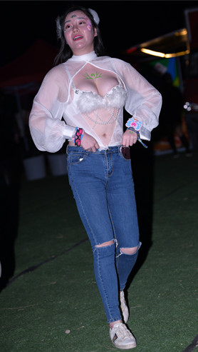 （套图）乳此动人(41P)[999M/JPG]