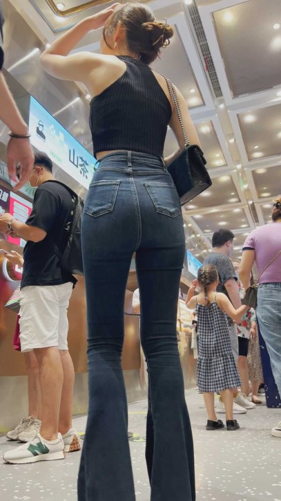 牛仔喇叭裤苹果臀小姐姐