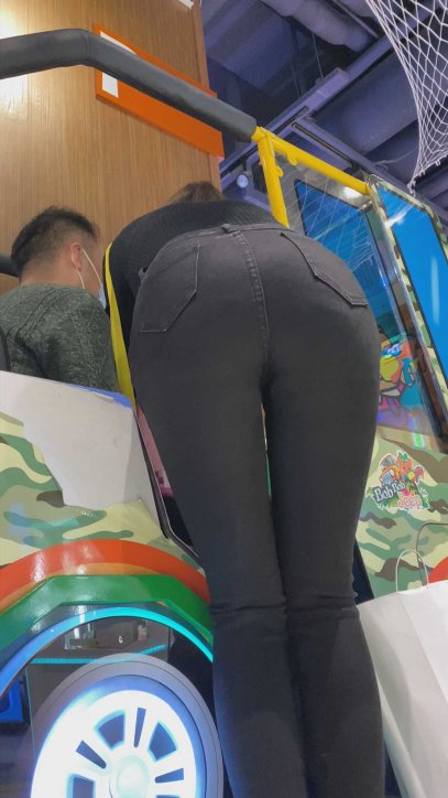 长腿黑牛翘臀美女后入等你