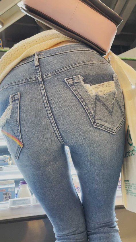 性感紧身大宽臀紧内痕美女小姐姐