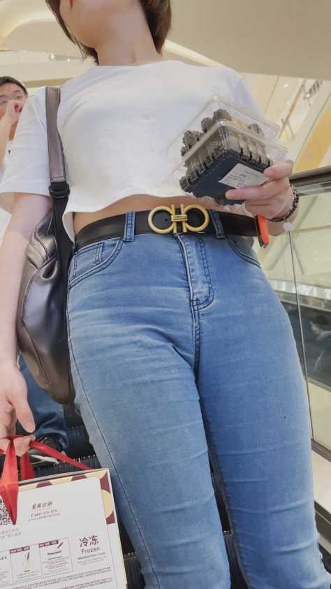 性感金三角骆驼趾紧臀小姐姐