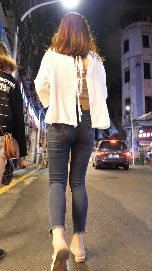 （图）蓝牛细腰紧身大宽臀美女