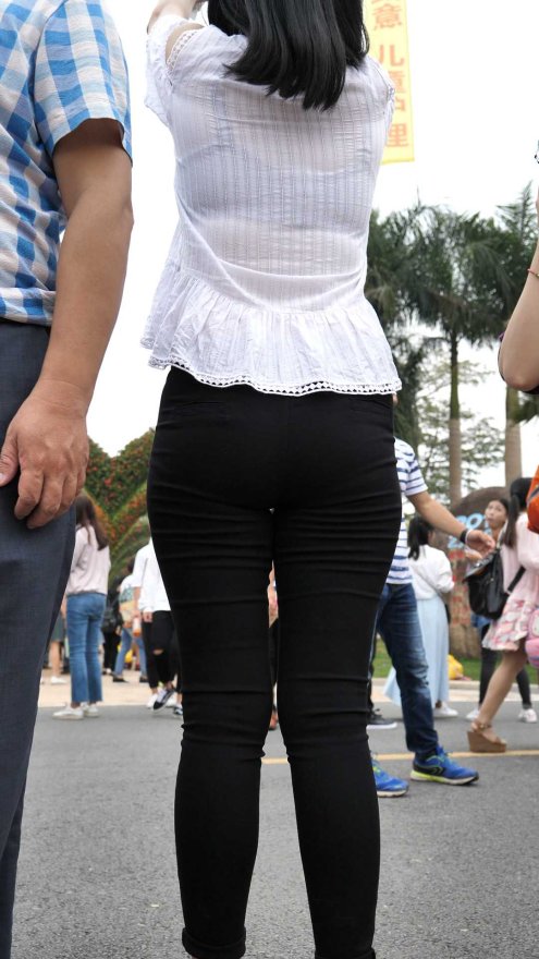 （图）紧身黑裤大肥臀熟女
