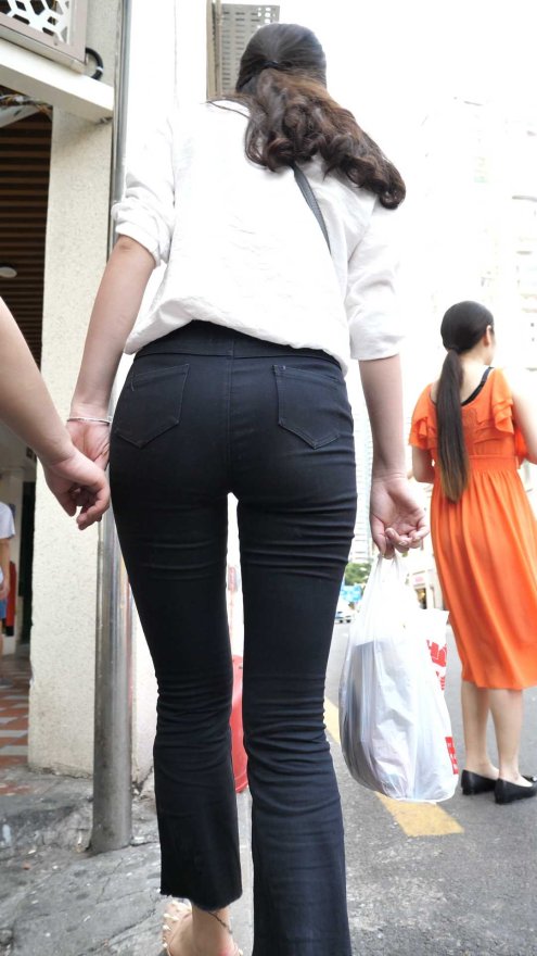 （图）细腰黑牛仔大翘臀深沟大学妹