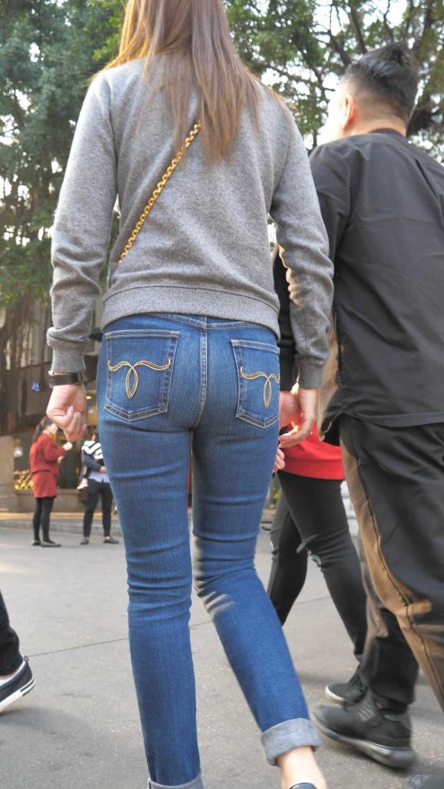 （图）紧身蓝牛饱满肥臀少女