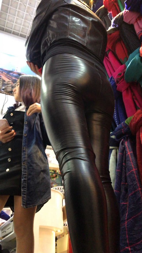 （图）超紧皮裤翘臀金三角熟女