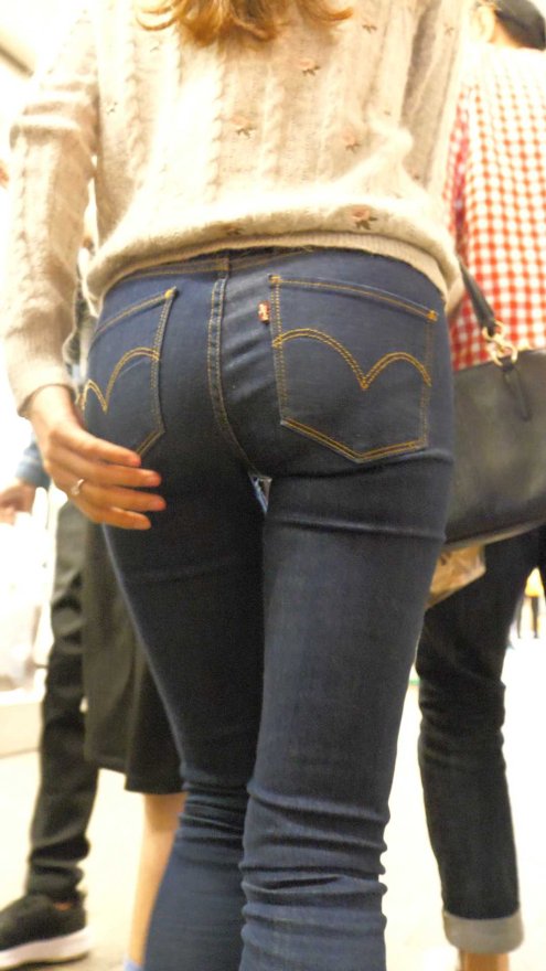 （图）牛仔饱满翘臀金发美女