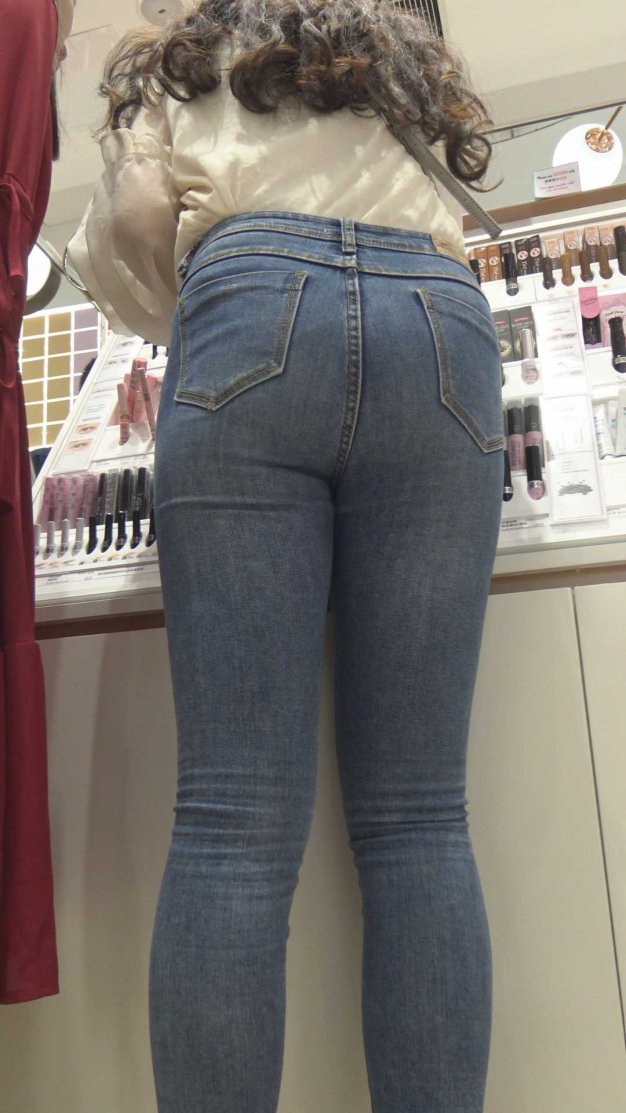 牛仔饱满丰臀双胞胎美女小姐姐第二季