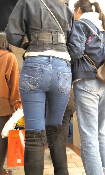 （图）牛仔饱满巨臀骆驼趾少妇